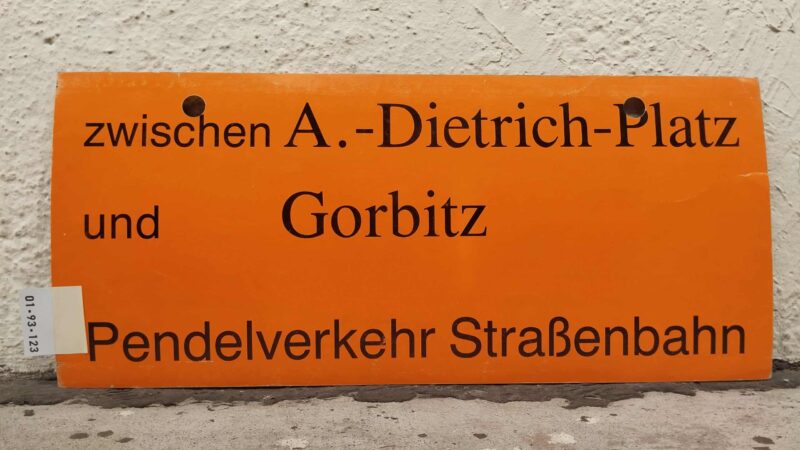 zwischen A.-Dietrich-Platz und Gorbitz Pen­del­ver­kehr Stra­ßen­bahn