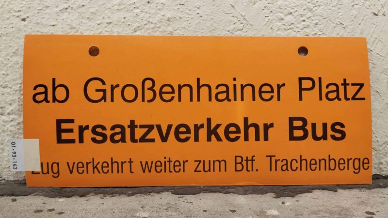 ab Gro­ßen­hainer Platz Ersatz­ver­kehr Bus Zug verkehrt weiter zum Btf. Tra­chen­berge