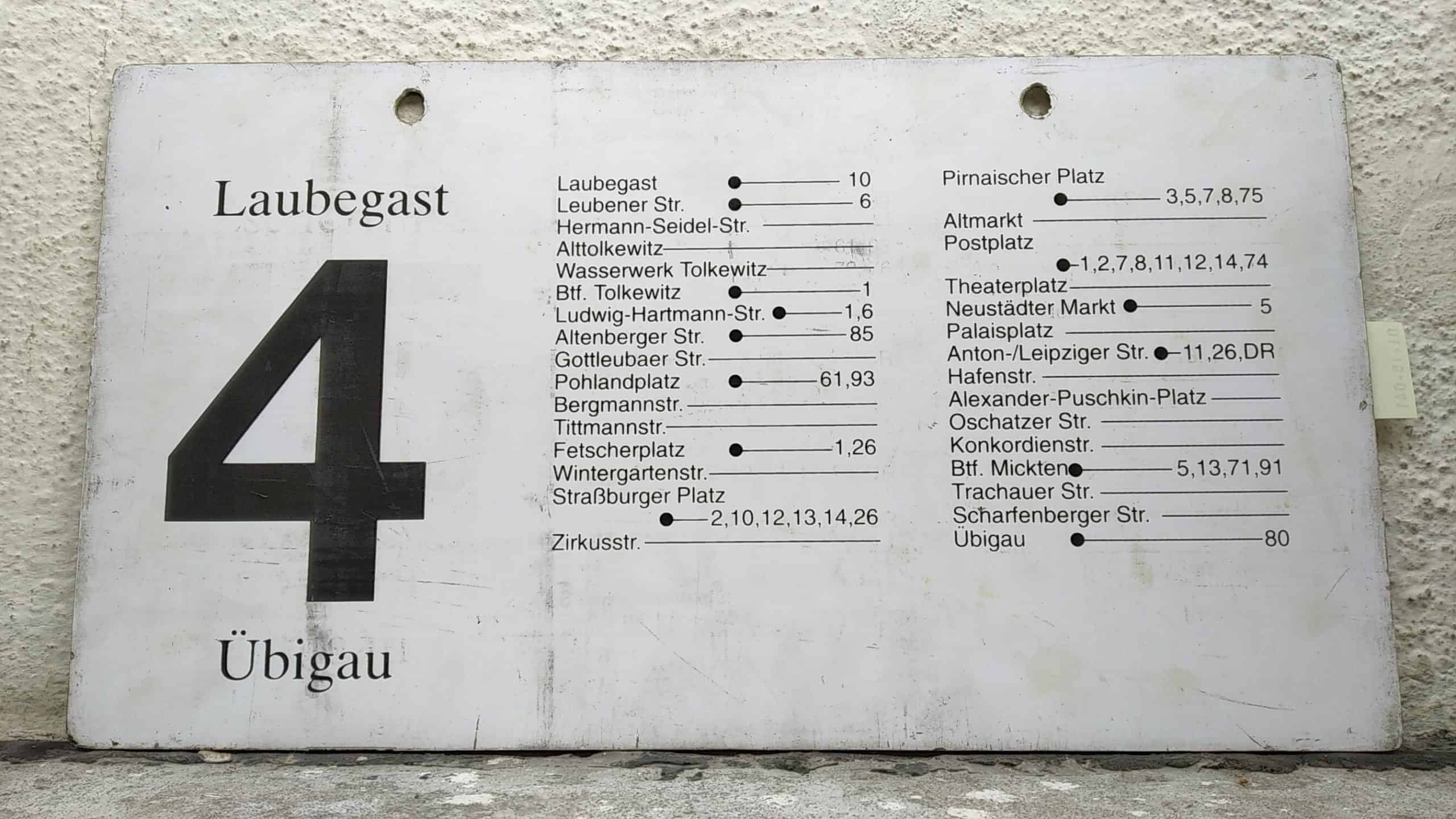 Ein seltenes Straßenbahn-Linienschild aus Dresden der Linie 4 von Laubegast nach Übigau #2