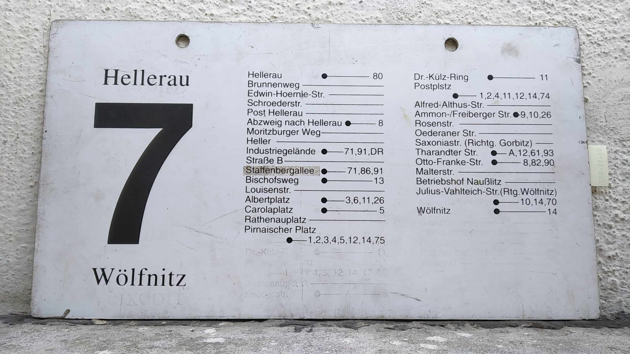 Ein seltenes Straßenbahn-Linienschild aus Dresden der Linie 7 von Hellerau nach Wölfnitz #2