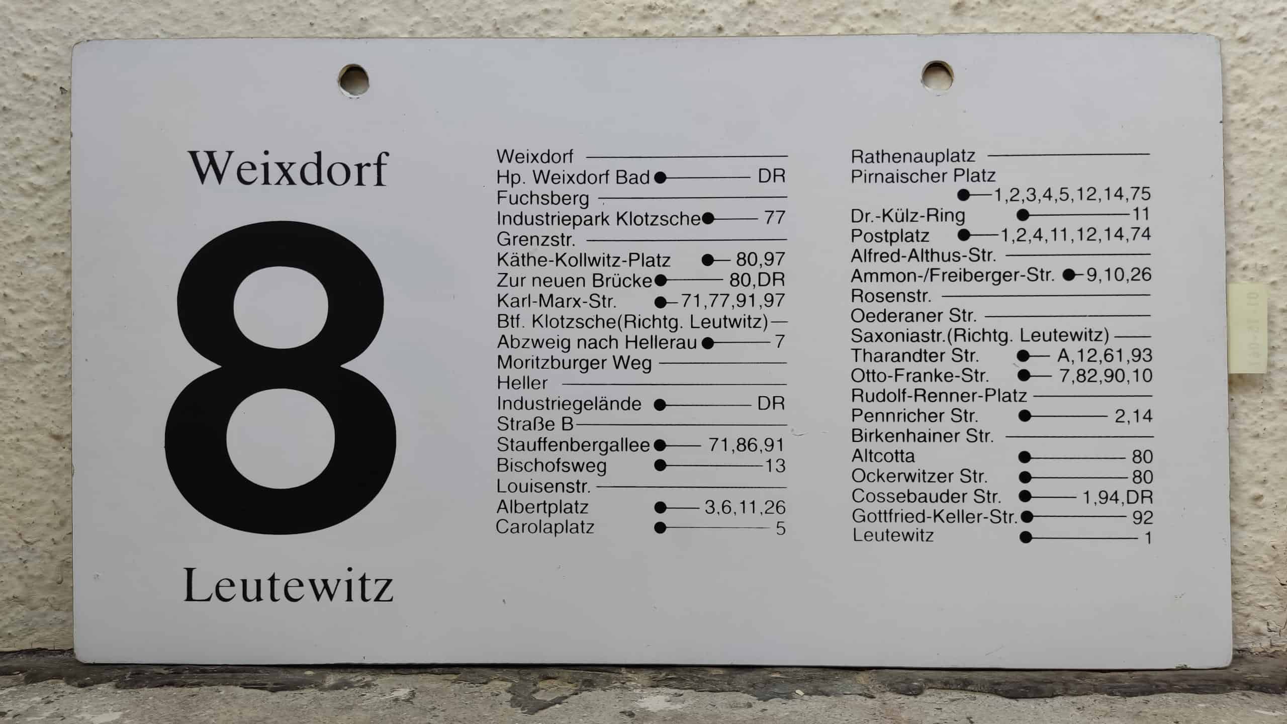 Ein seltenes Straßenbahn-Linienschild aus Dresden der Linie 8 von Weixdorf nach Leutewitz #2
