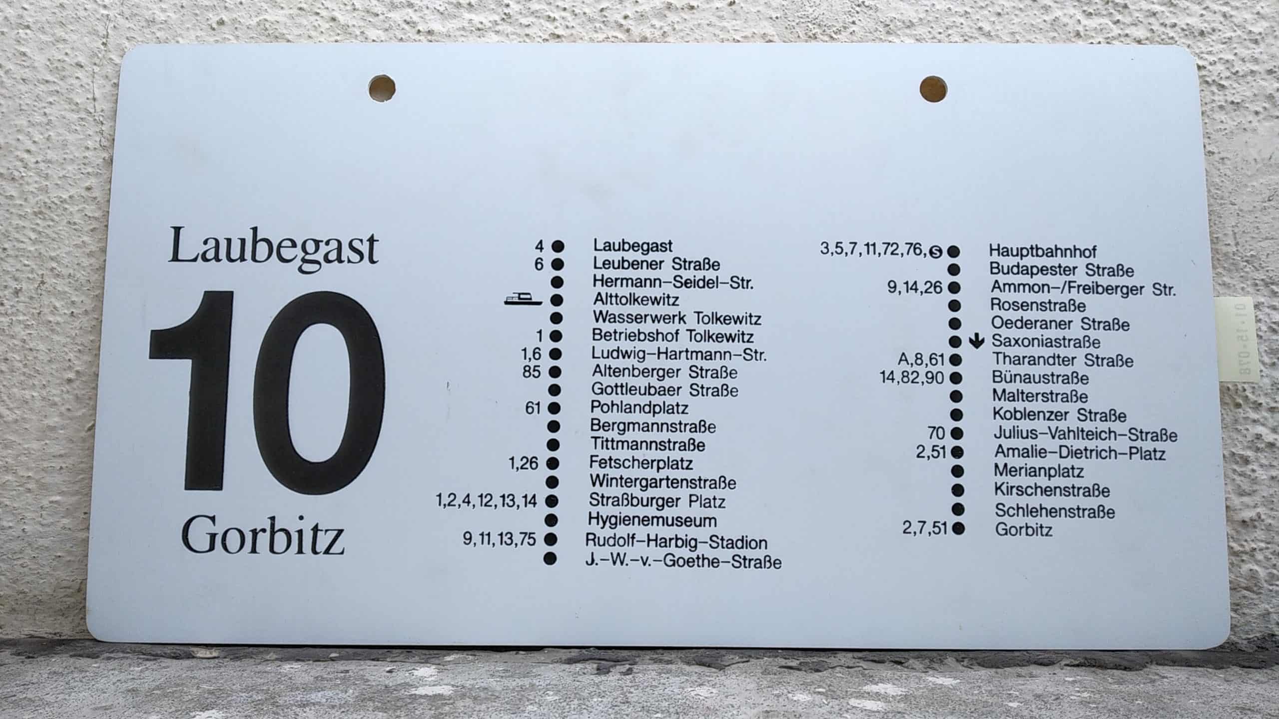 Ein seltenes Straßenbahn-Linienschild aus Dresden der Linie 10 von Laubegast nach Gorbitz #2