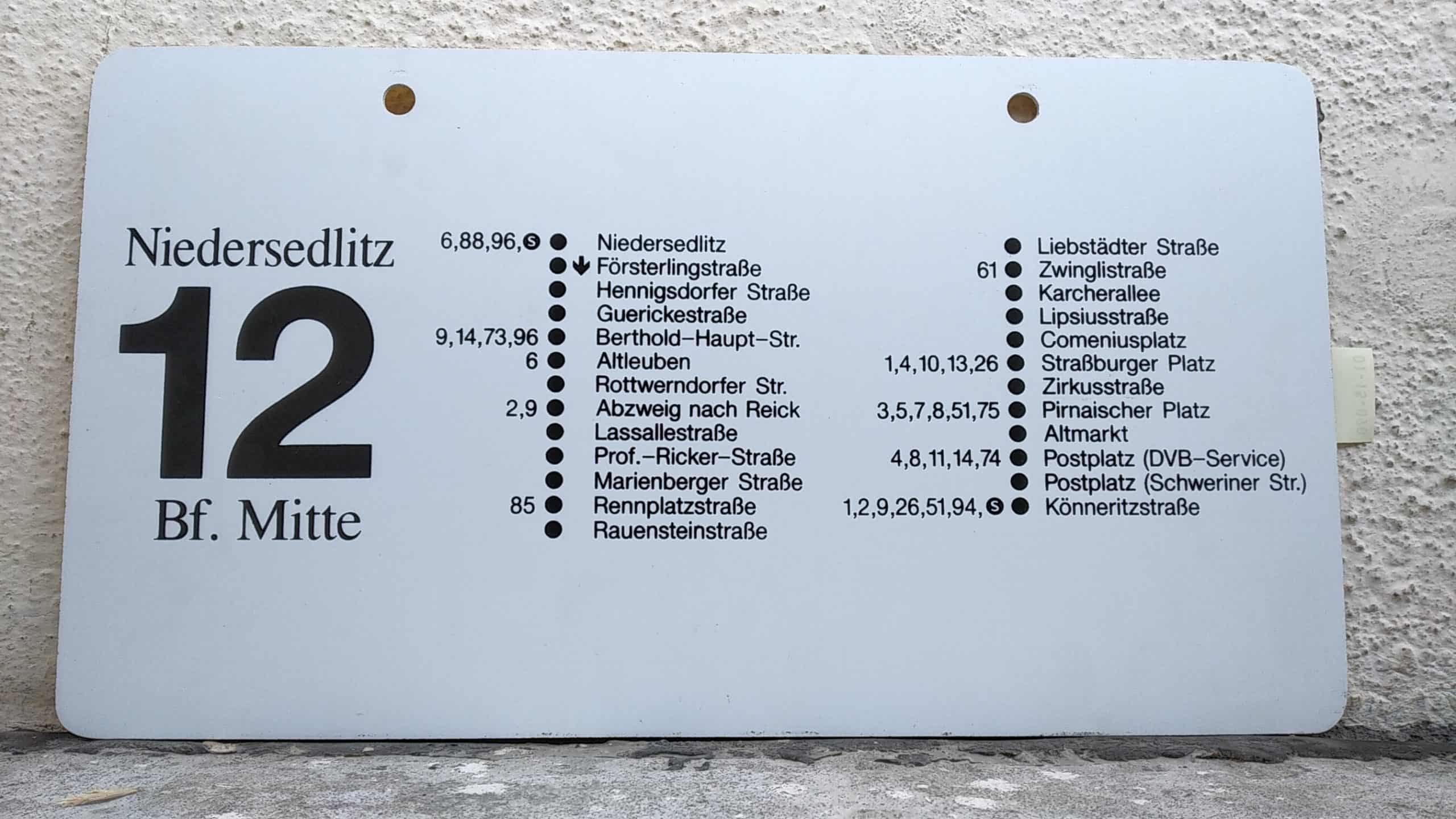 Ein seltenes Straßenbahn-Linienschild aus Dresden der Linie 12 von Niedersedlitz nach Bf. Mitte #2