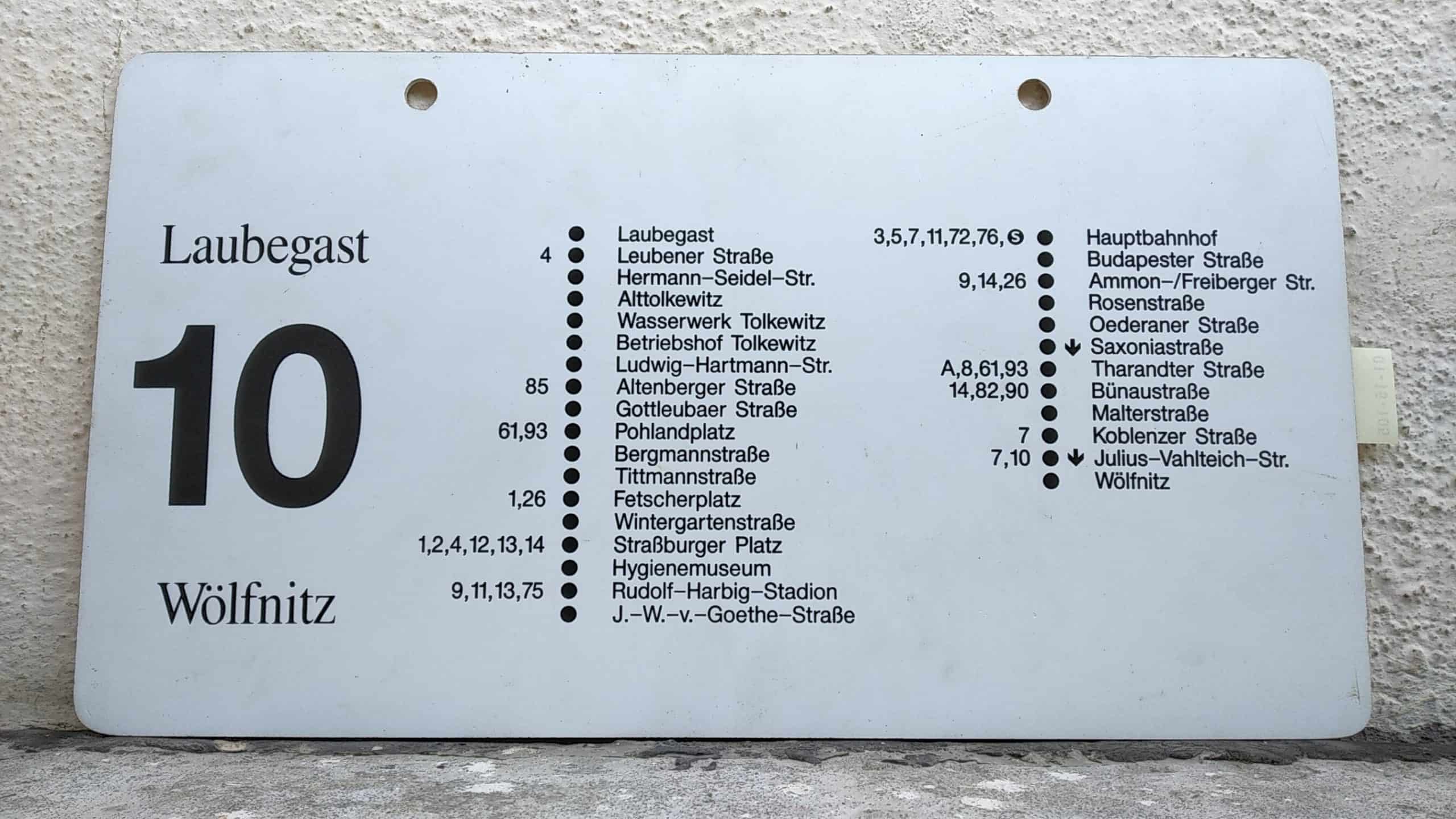 Ein seltenes Straßenbahn-Linienschild aus Dresden der Linie 10 von Laubegast nach Wölfnitz #2