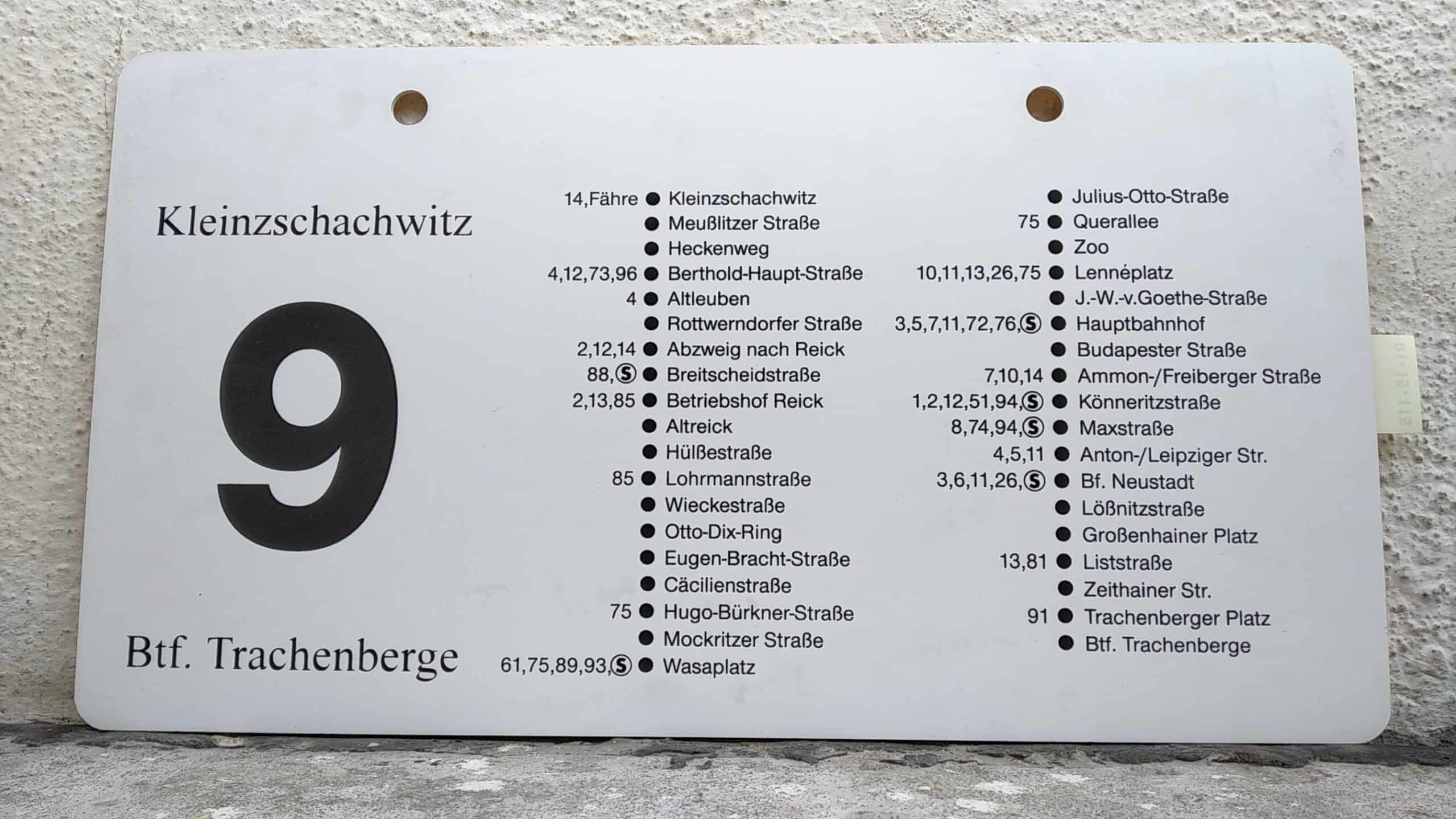 Ein seltenes Straßenbahn-Linienschild aus Dresden der Linie 9 von Kleinzschachwitz nach Btf. Trachenberge #2