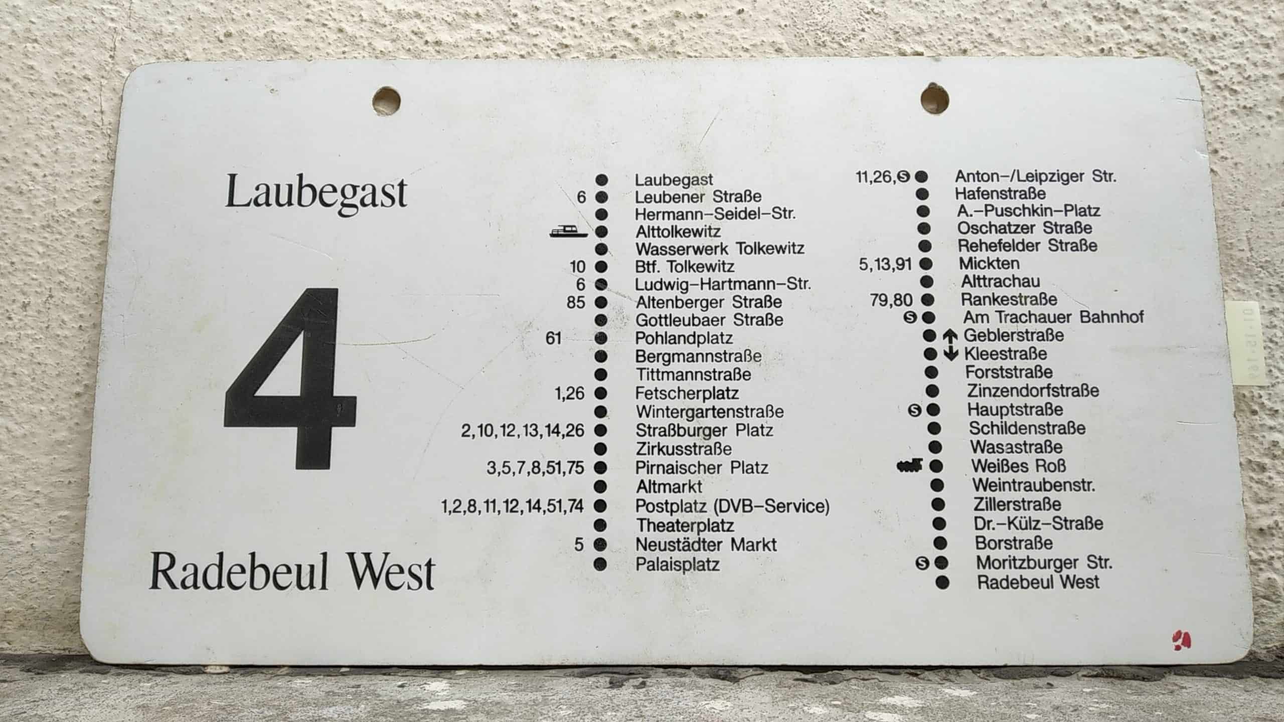 Ein seltenes Straßenbahn-Linienschild aus Dresden der Linie 4 von Laubegast nach Radebeul West #2