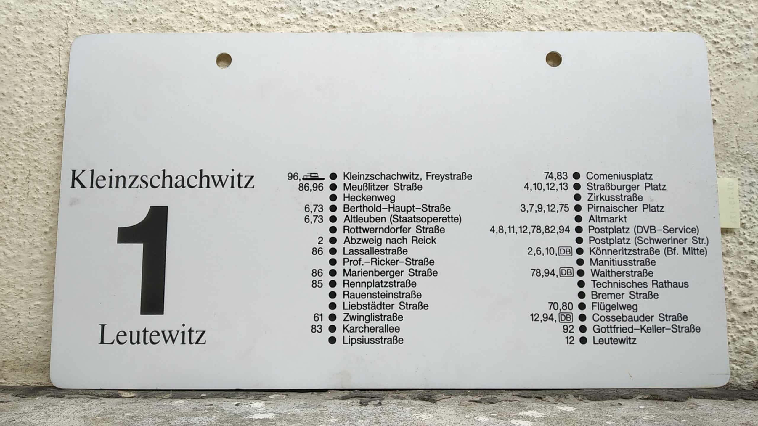 Ein seltenes Straßenbahn-Linienschild aus Dresden der Linie 1 von Kleinzschachwitz nach Leutewitz #2