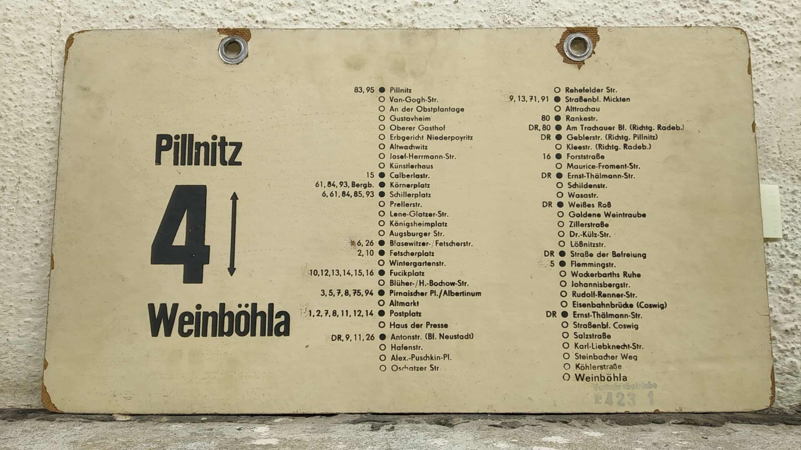 Ein seltenes Straßenbahn-Linienschild aus Dresden der Linie 4 von Pillnitz nach Weinböhla #2