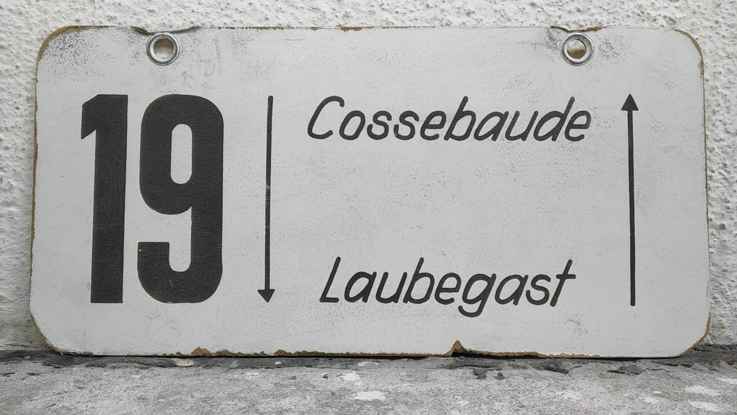Ein seltenes Straßenbahn-Linienschild aus Dresden der Linie 19 von Cossebaude nach Laubegast #1