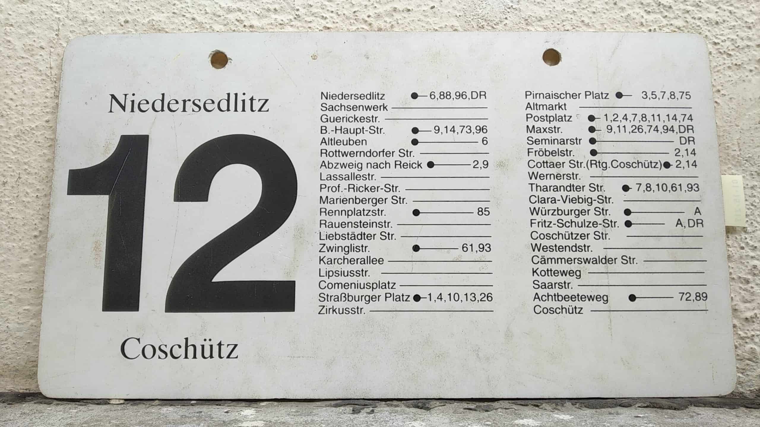 Ein seltenes Straßenbahn-Linienschild aus Dresden der Linie 12 von Niedersedlitz nach Coschütz #2