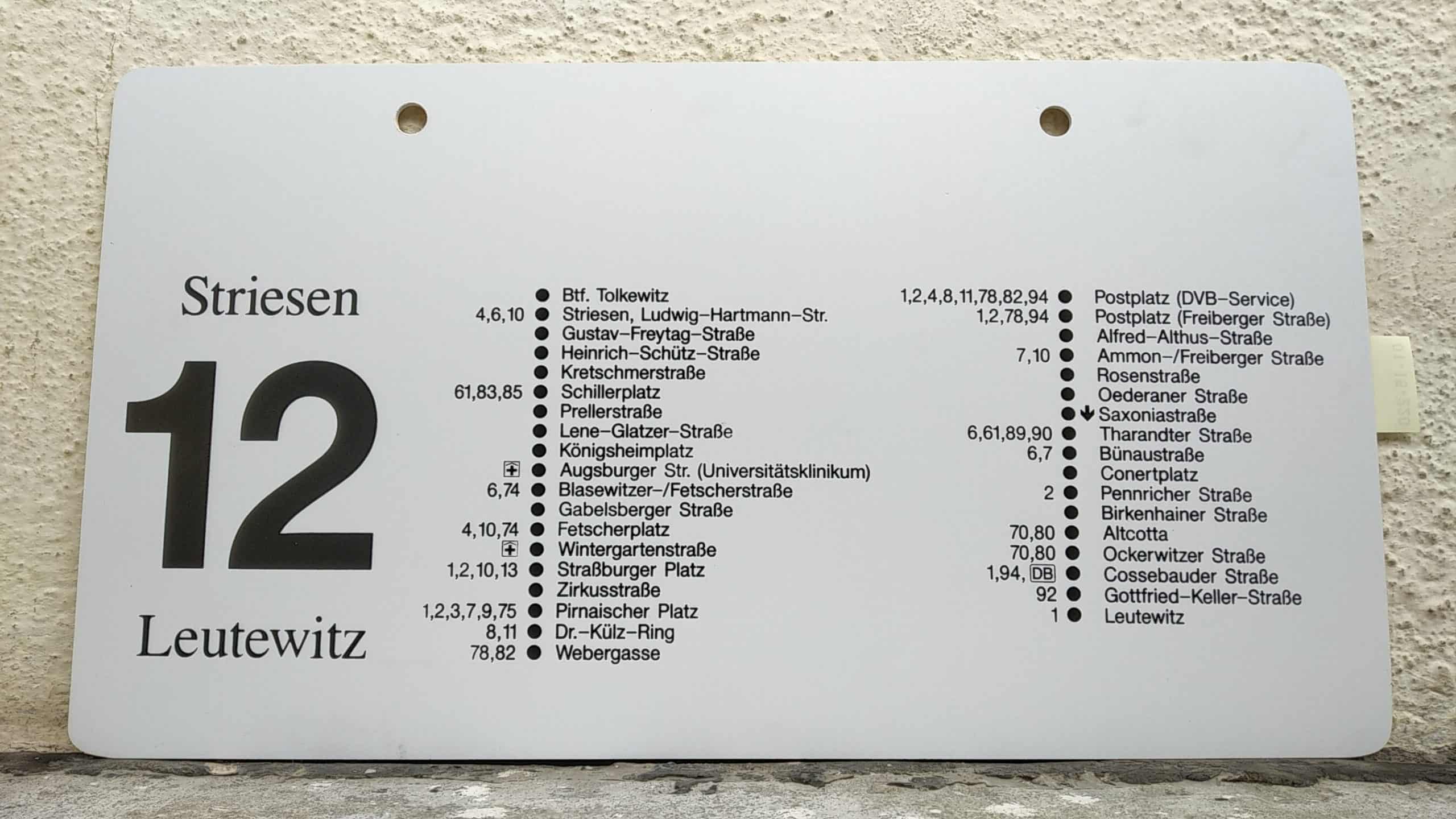 Ein seltenes Straßenbahn-Linienschild aus Dresden der Linie 12 von Striesen nach Leutewitz #2