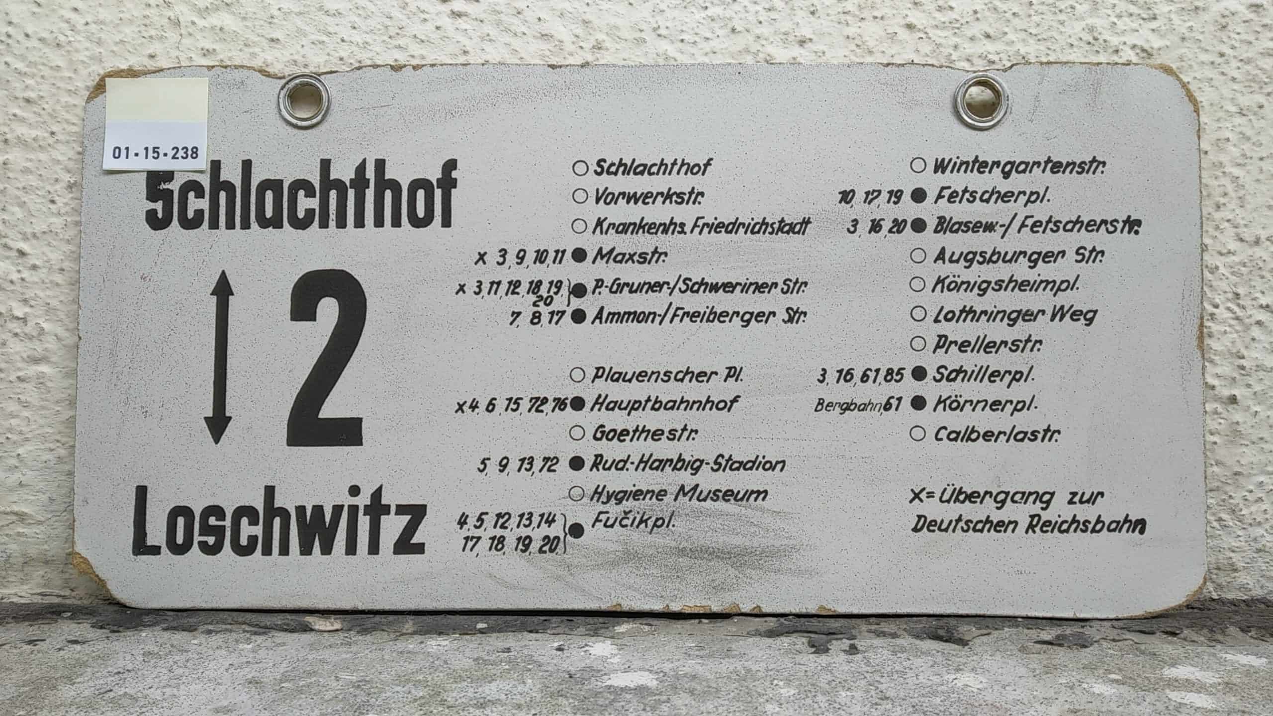 Ein seltenes Straßenbahn-Linienschild aus Dresden der Linie 2 von Schlachthof nach Loschwitz #2