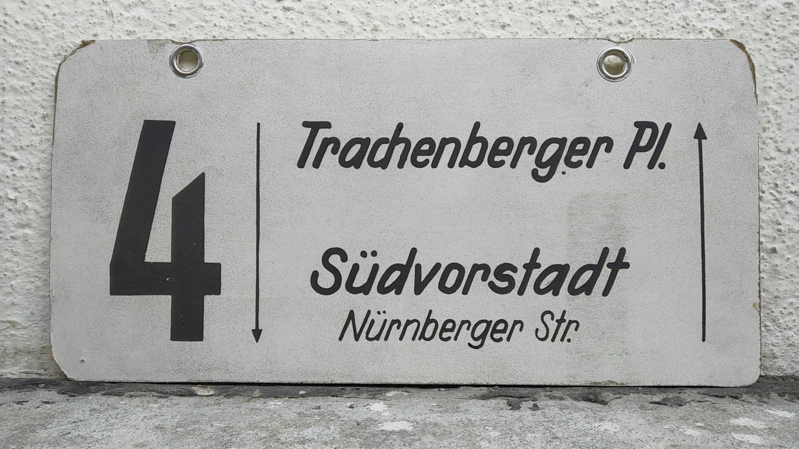 Ein seltenes Straßenbahn-Linienschild aus Dresden der Linie 4 von Trachenberger Pl. nach Südvorstadt Nürnberger Str. #1
