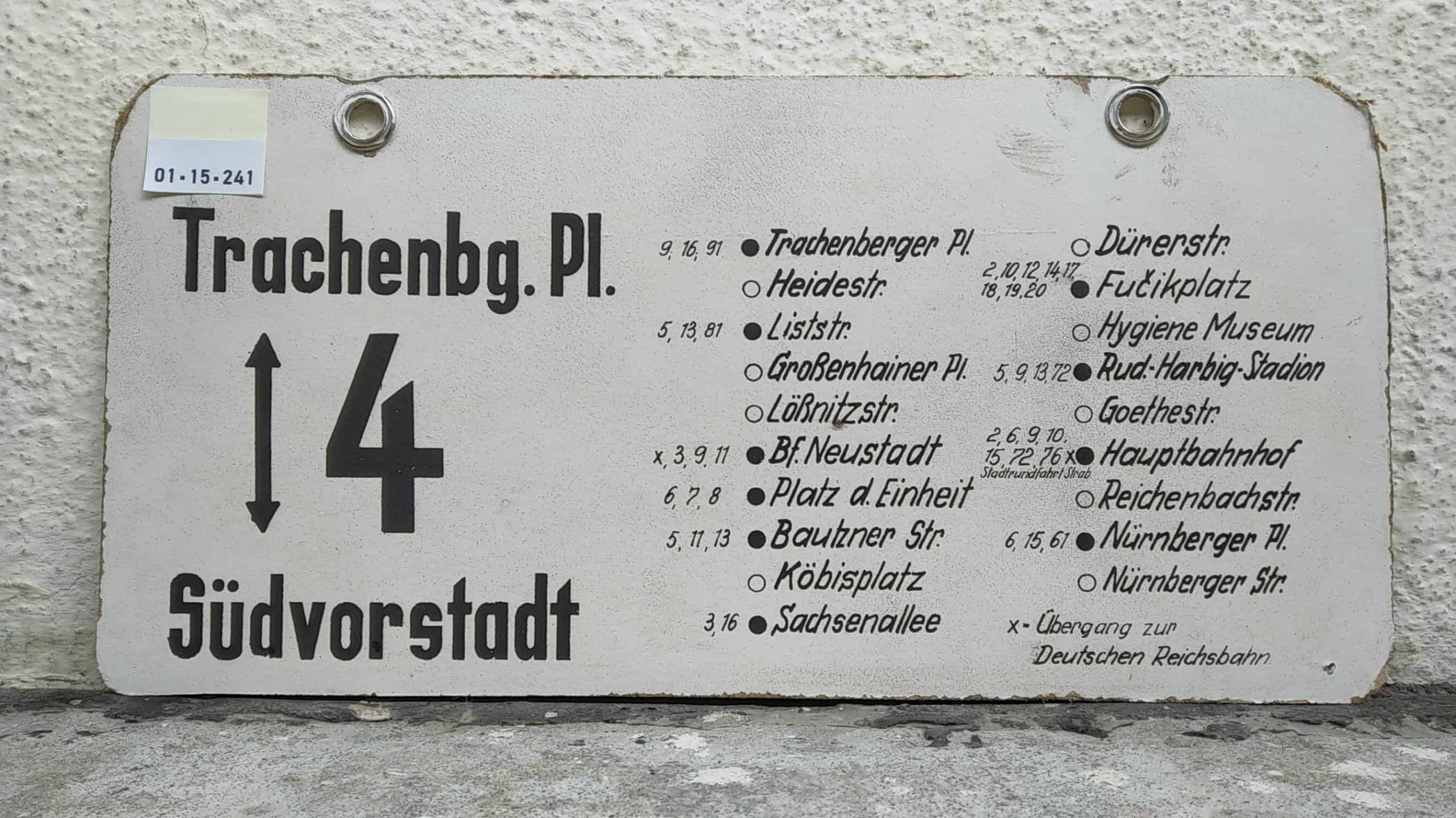 Ein seltenes Straßenbahn-Linienschild aus Dresden der Linie 4 von Trachenberger Pl. nach Südvorstadt Nürnberger Str. #2