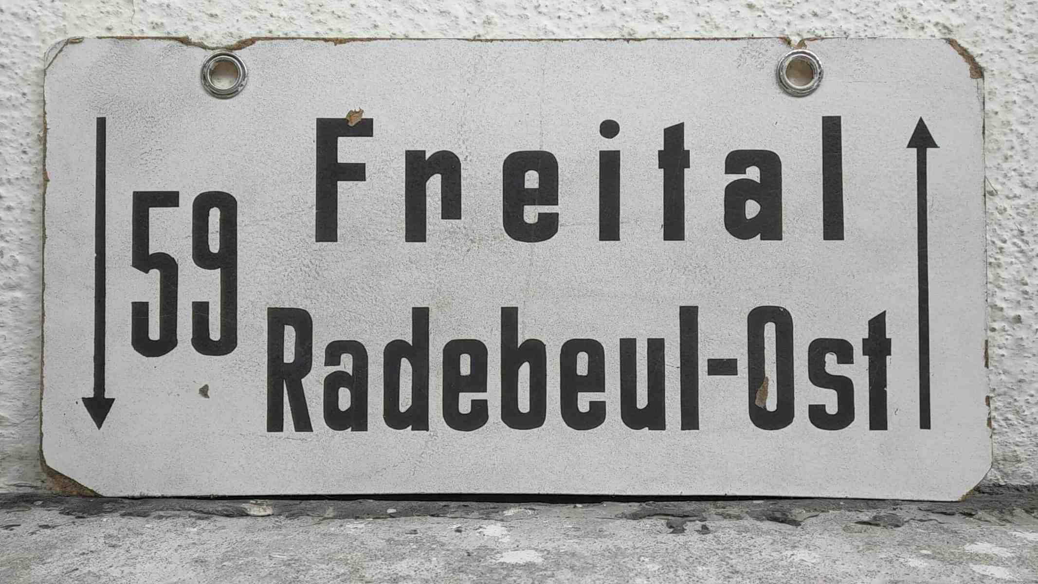 Ein seltenes Straßenbahn-Linienschild aus Dresden der Linie 59 von Freital nach RadebeulnachOst #1