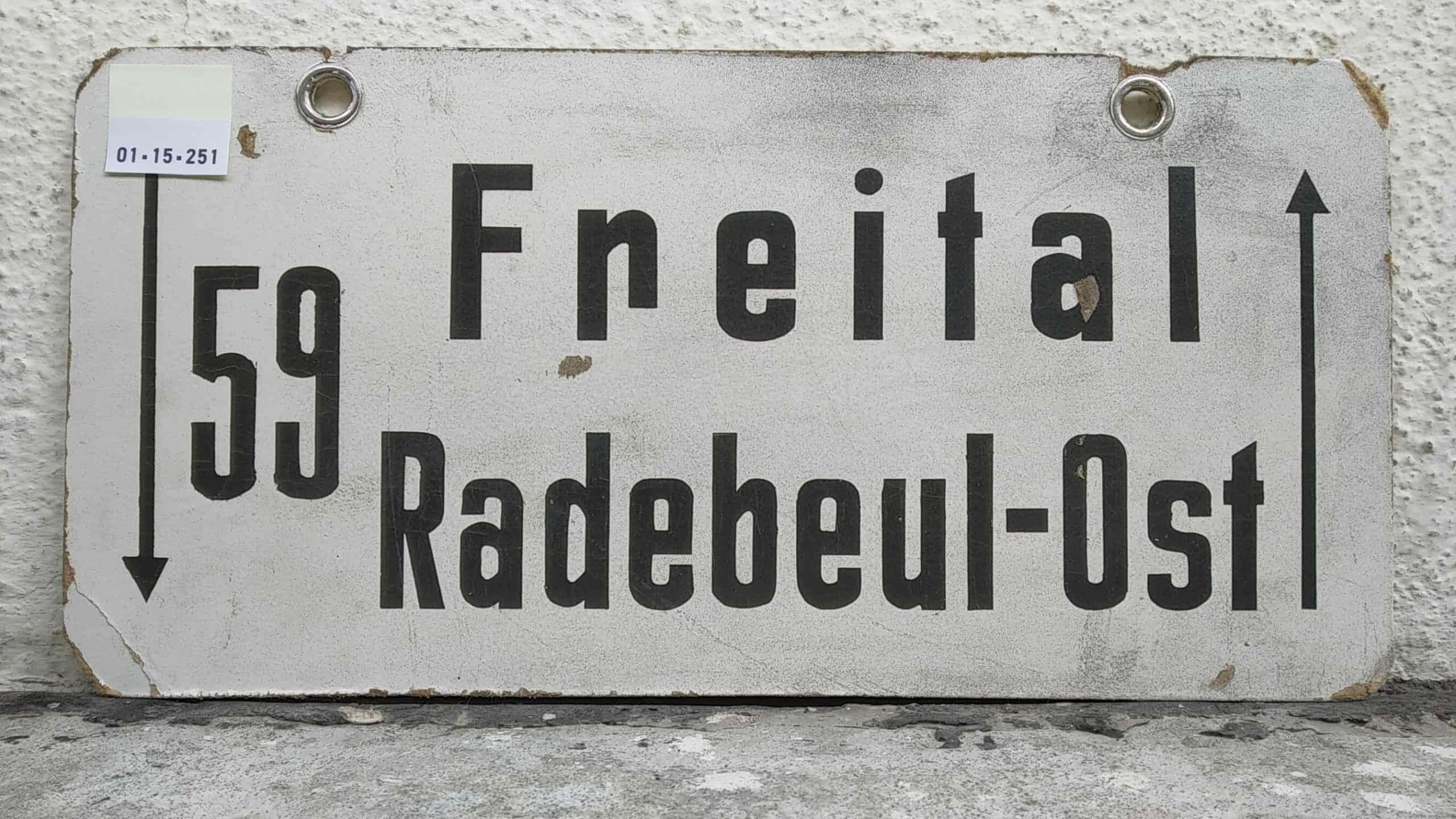 Ein seltenes Straßenbahn-Linienschild aus Dresden der Linie 59 von Freital nach RadebeulnachOst #2