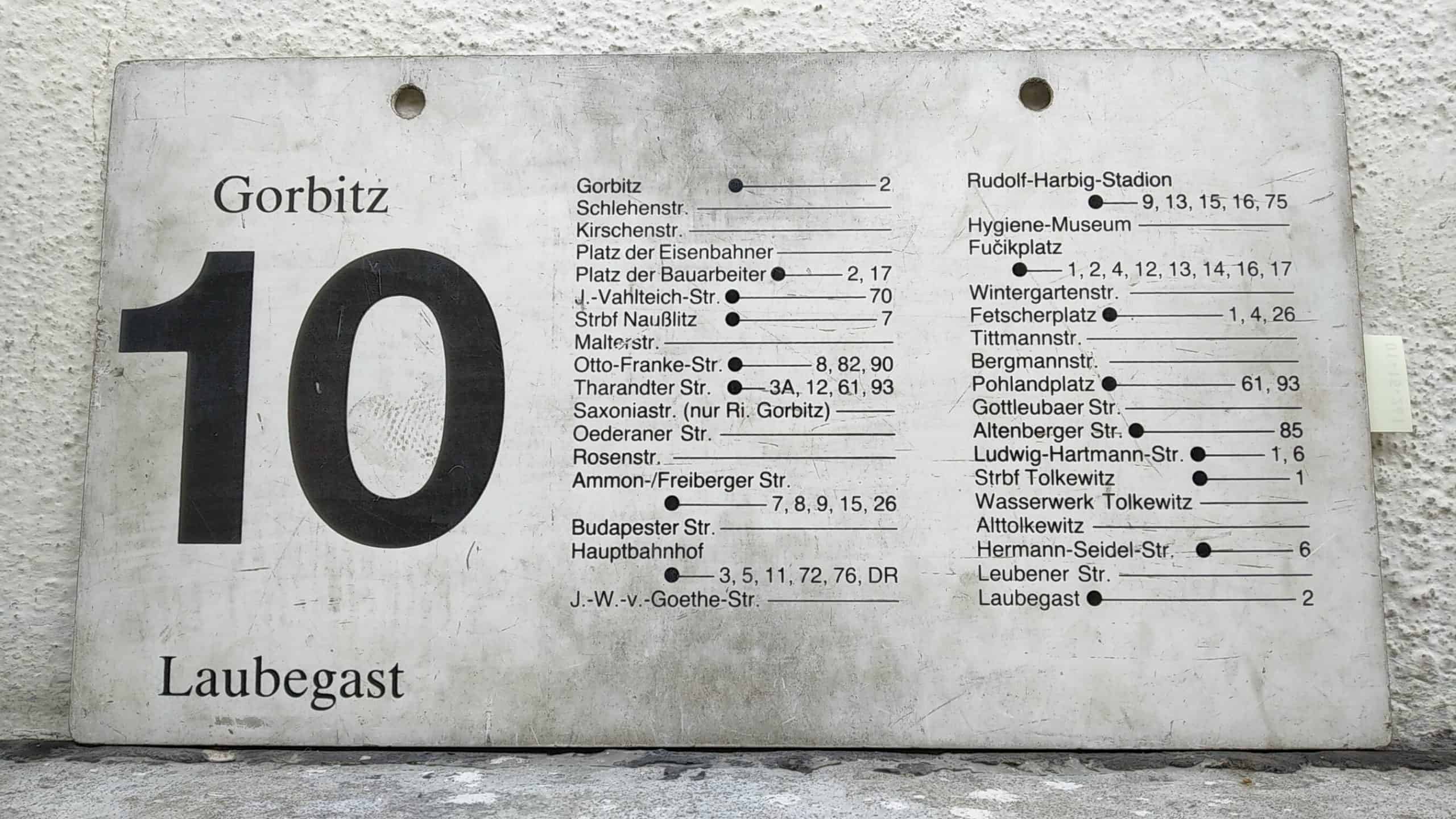 Ein seltenes Straßenbahn-Linienschild aus Dresden der Linie 10 von Gorbitz nach Laubegast #2