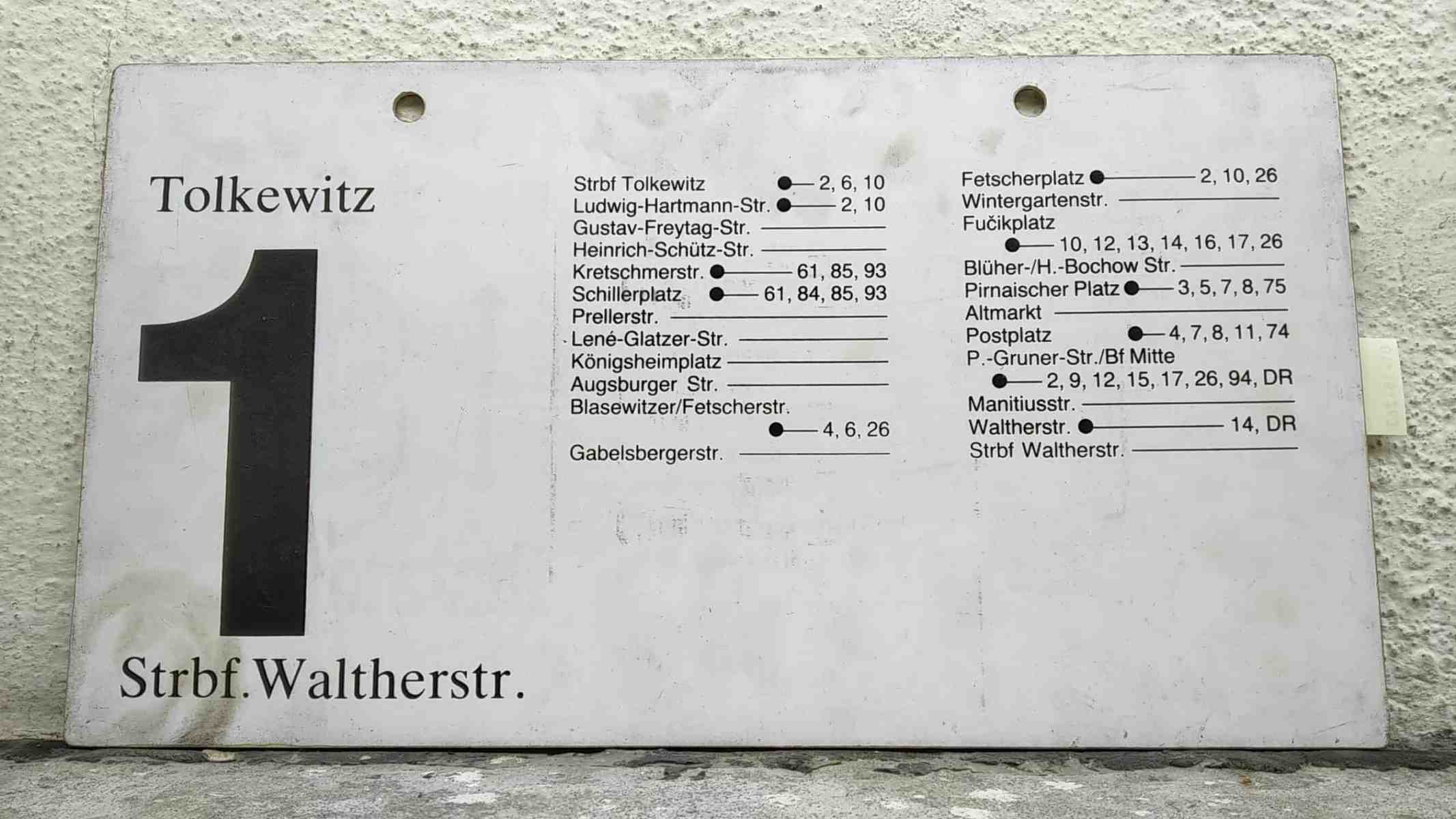 Ein seltenes Straßenbahn-Linienschild aus Dresden der Linie 1 von Tolkewitz nach Strbf. Waltherstr. #2