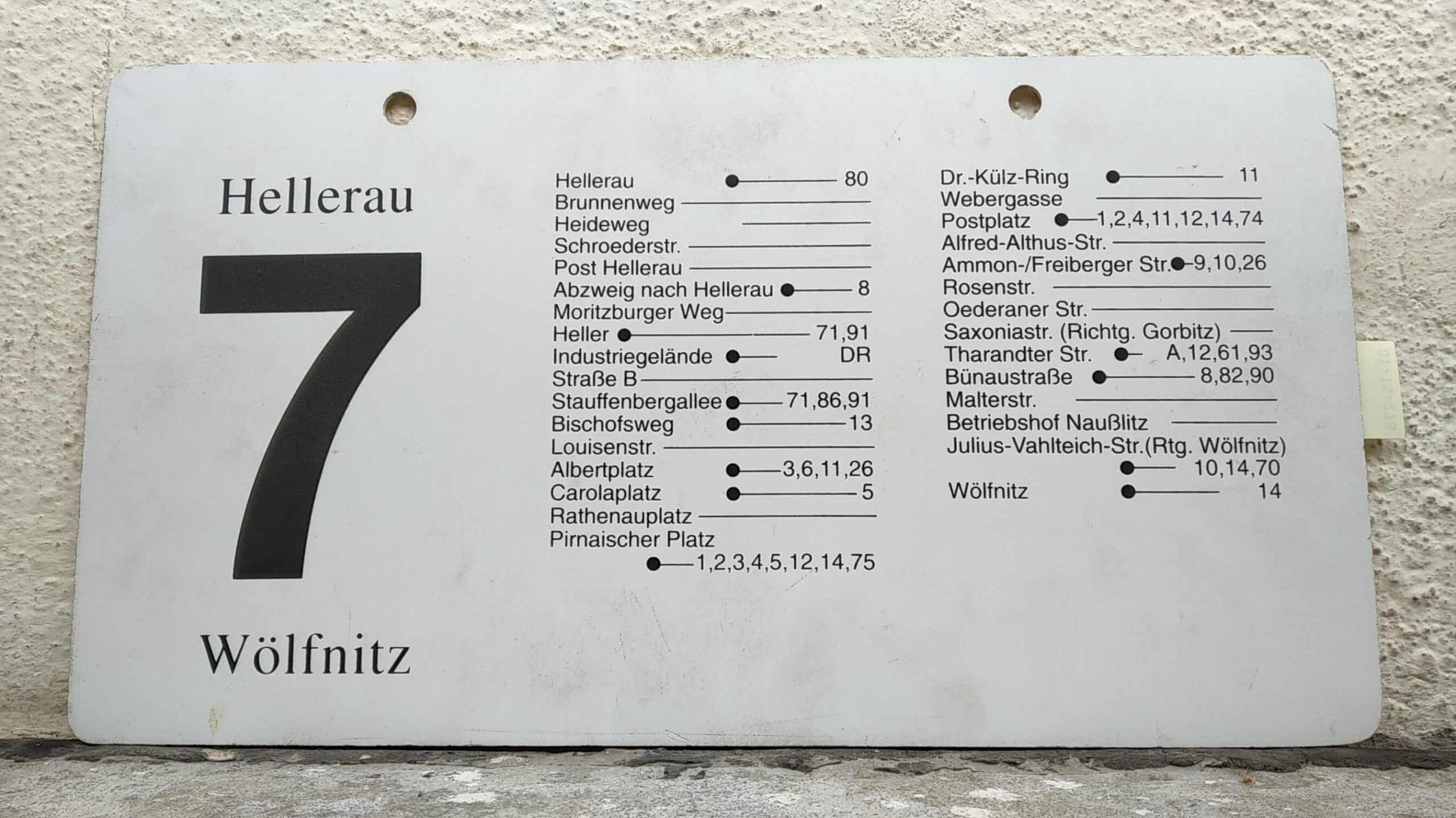 Ein seltenes Straßenbahn-Linienschild aus Dresden der Linie 7 von Hellerau nach Wölfnitz #2