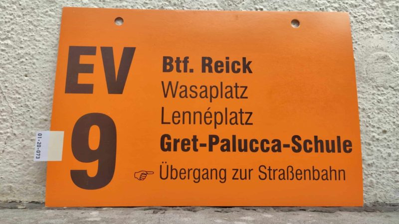 EV 9 Btf. Reick – Gret-Palucca-Schule [Zei­ge­finger] Übergang zur Stra­ßen­bahn