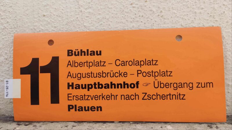 11 Bühlau – Haupt­bahnhof [Zei­ge­finger] Übergang zum Ersatz­ver­kehr nach Zschertnitz – Plauen