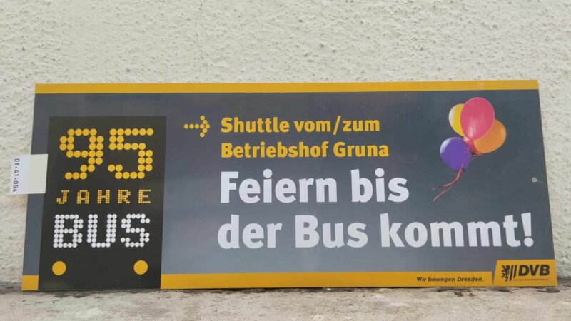 95 JAHRE BUS Shuttle vom/​zum Betriebshof Gruna Feiern bis der Bus kommt! Wir bewegen Dresden [DVB]