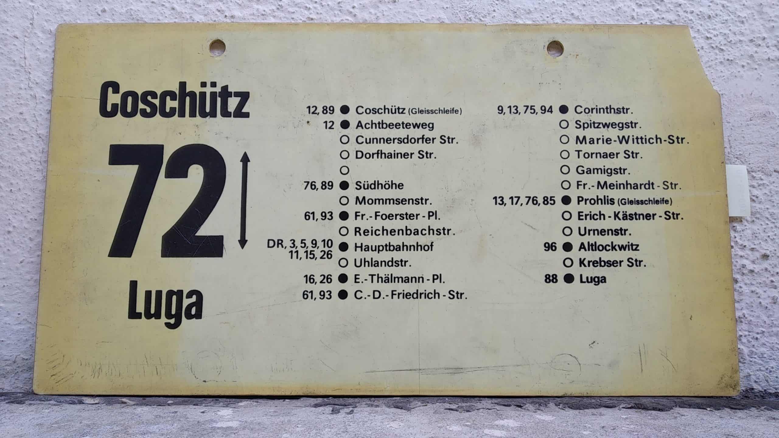 Ein seltenes Bus-Linienschild aus Dresden der Linie 72 von Coschütz nach Luga #2