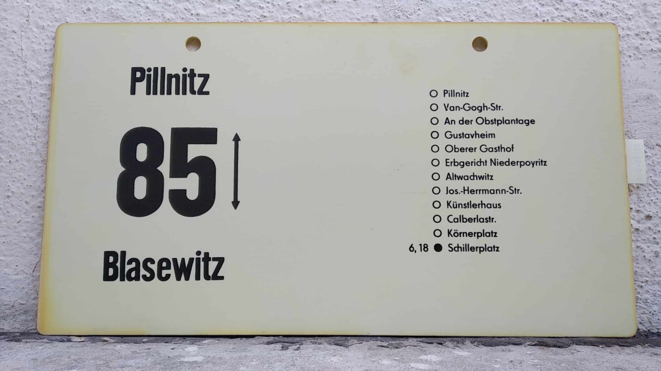 Ein seltenes Bus-Linienschild aus Dresden der Linie 85 von Pillnitz nach Blasewitz #2