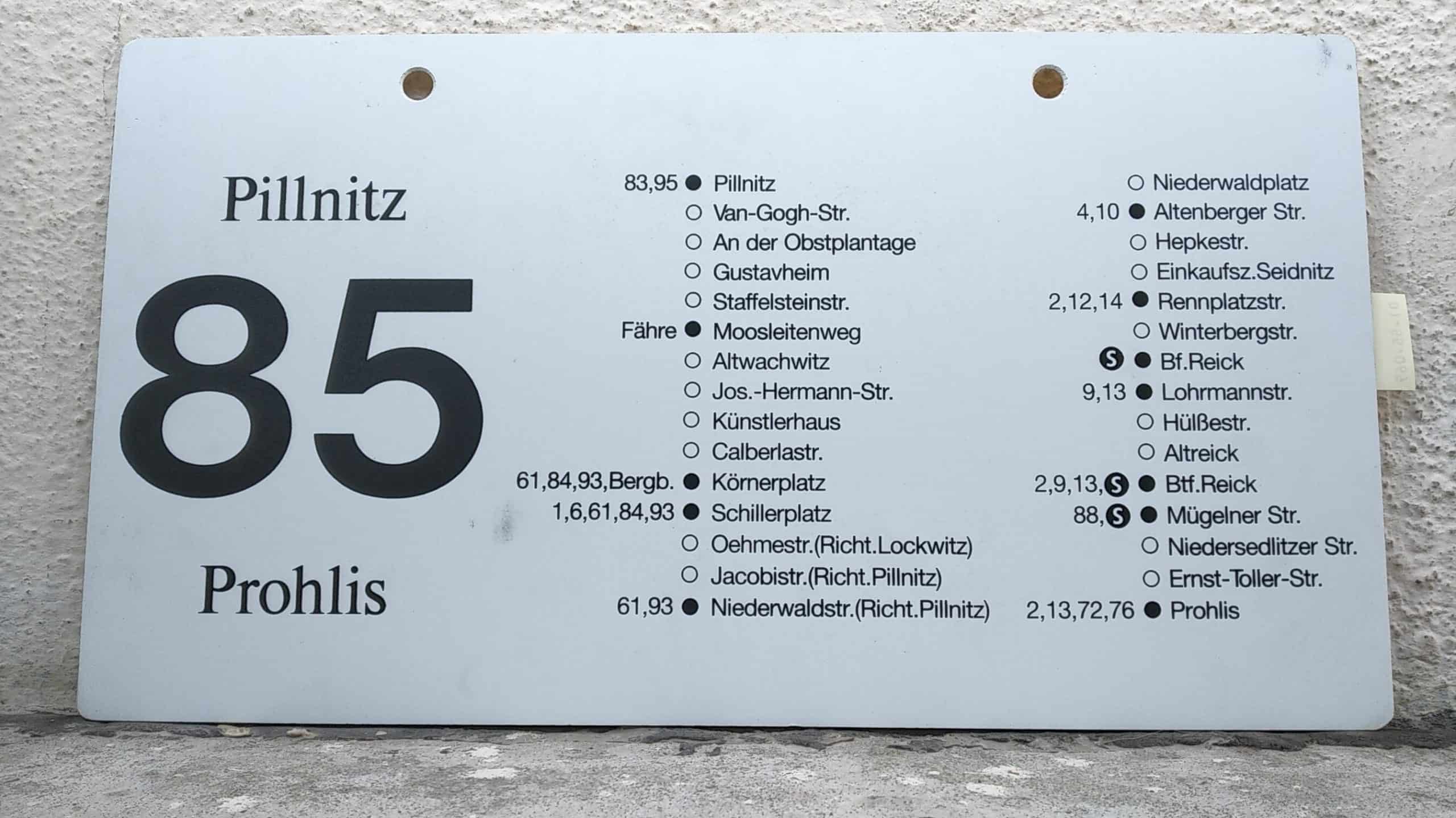 Ein seltenes Bus-Linienschild aus Dresden der Linie 85 von Pillnitz nach Prohlis #2