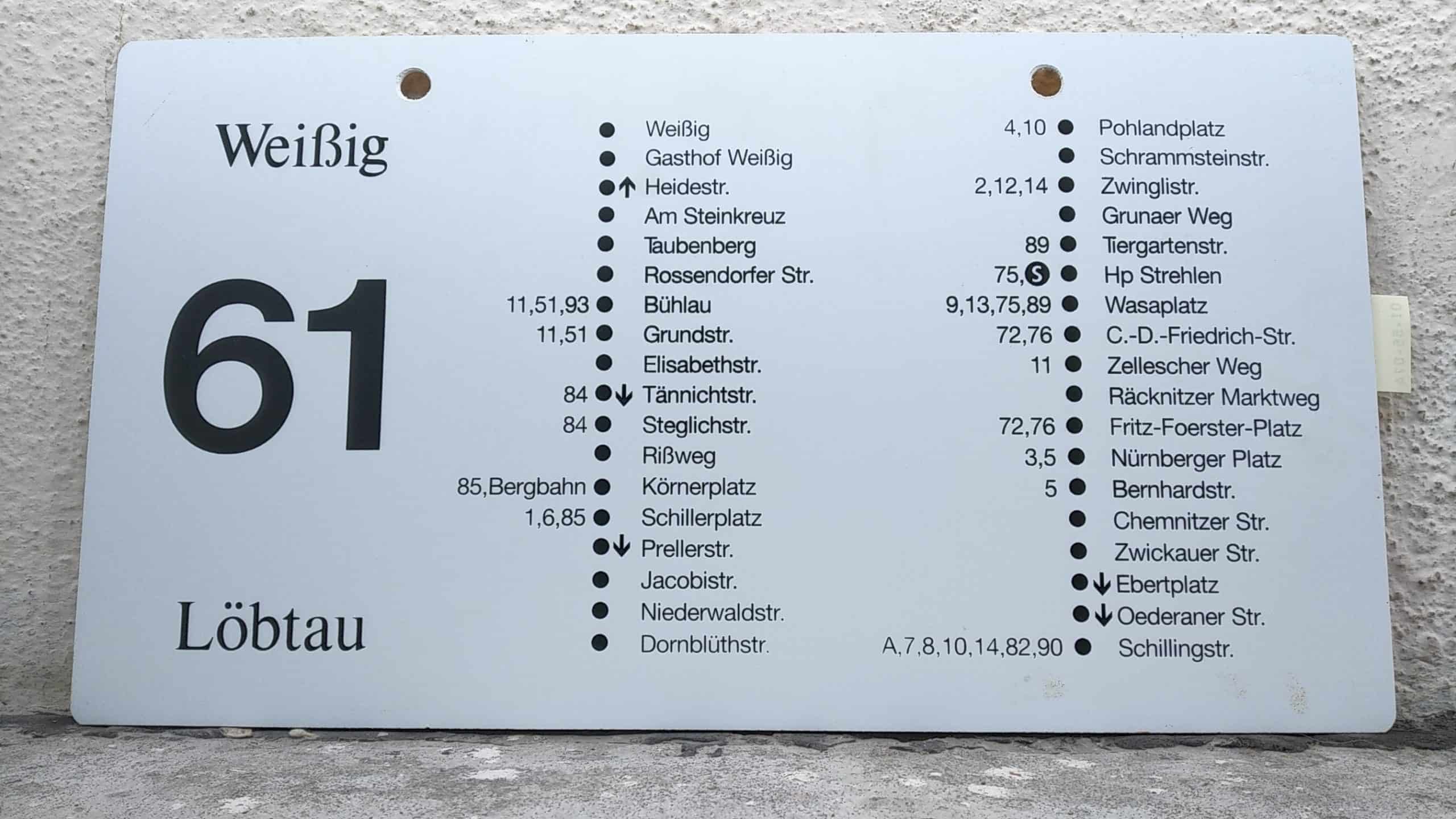 Ein seltenes Bus-Linienschild aus Dresden der Linie 61 von Weißig nach Löbtau #2