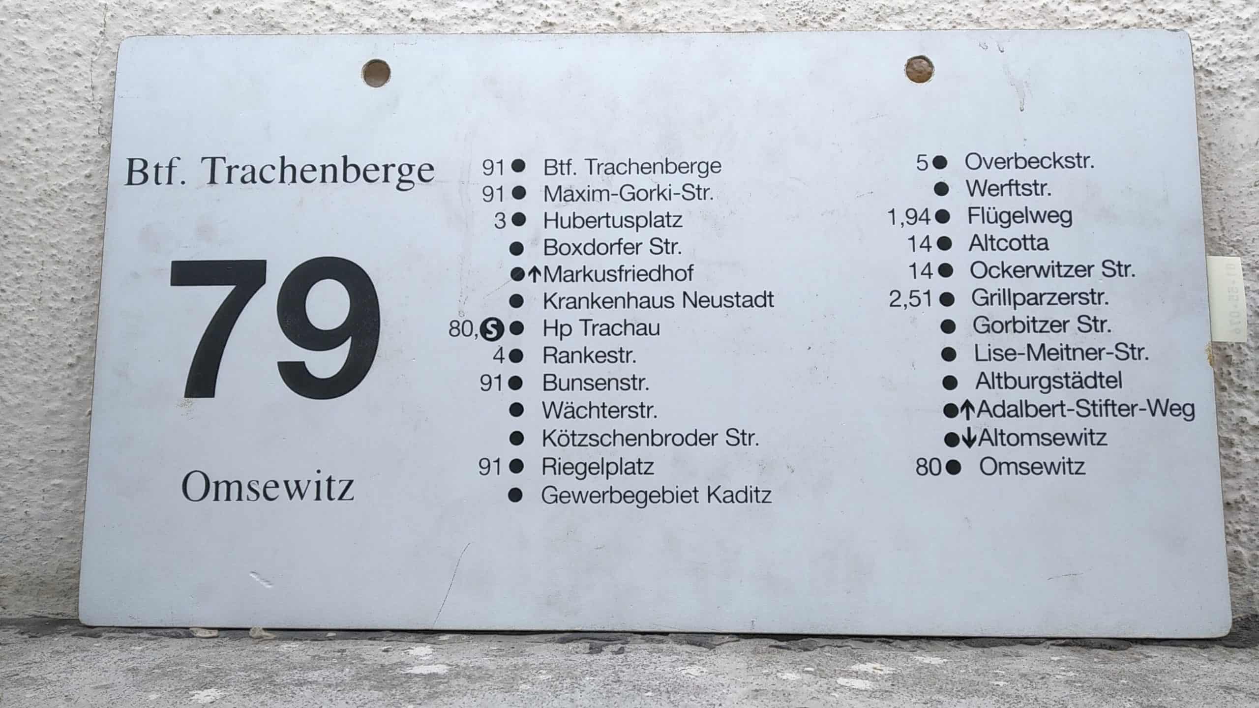 Ein seltenes Bus-Linienschild aus Dresden der Linie 79 von Btf. Trachenberge nach Omsewitz #2