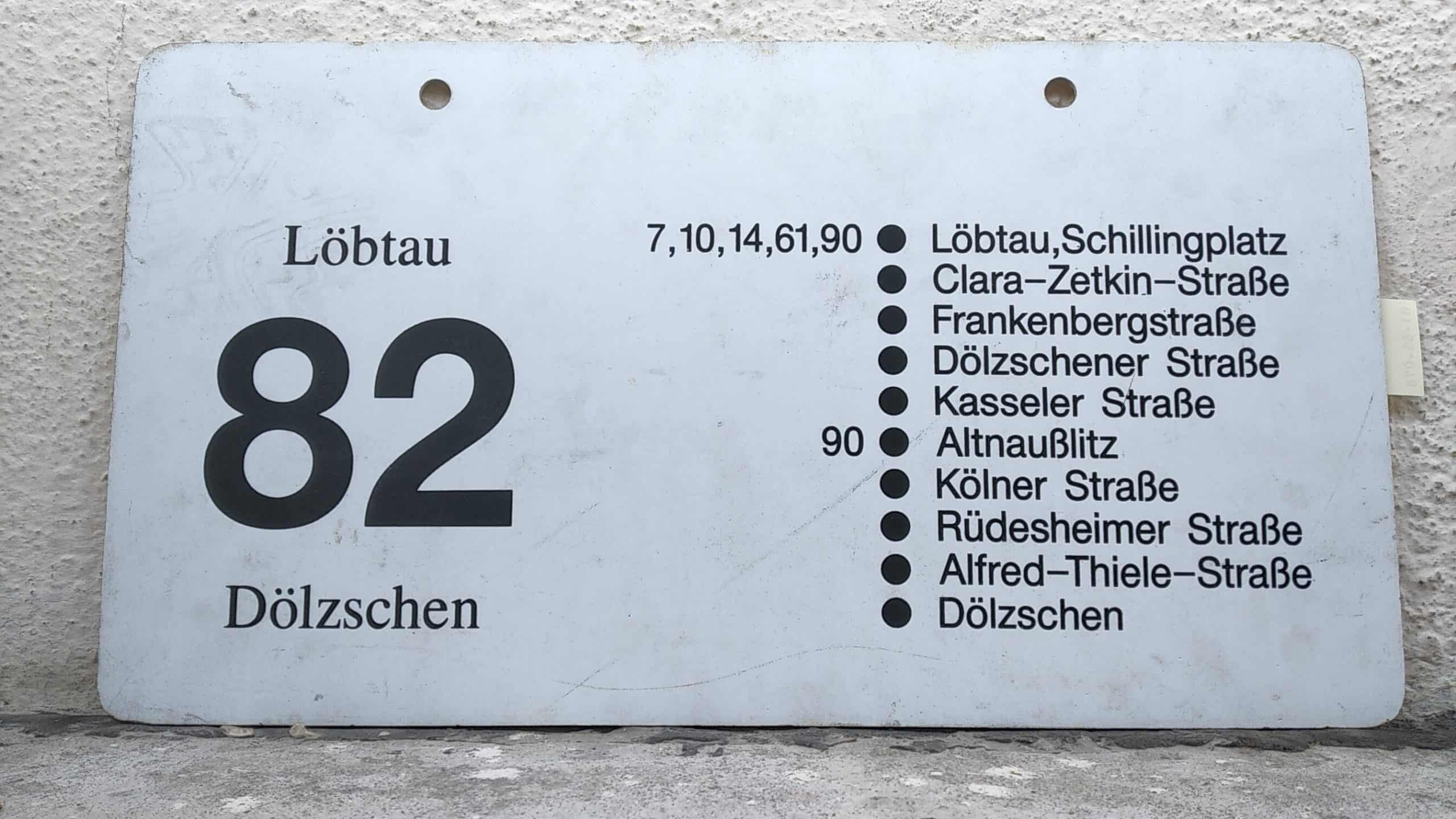 Ein seltenes Bus-Linienschild aus Dresden der Linie 82 von Löbtau nach Dölzschen #2