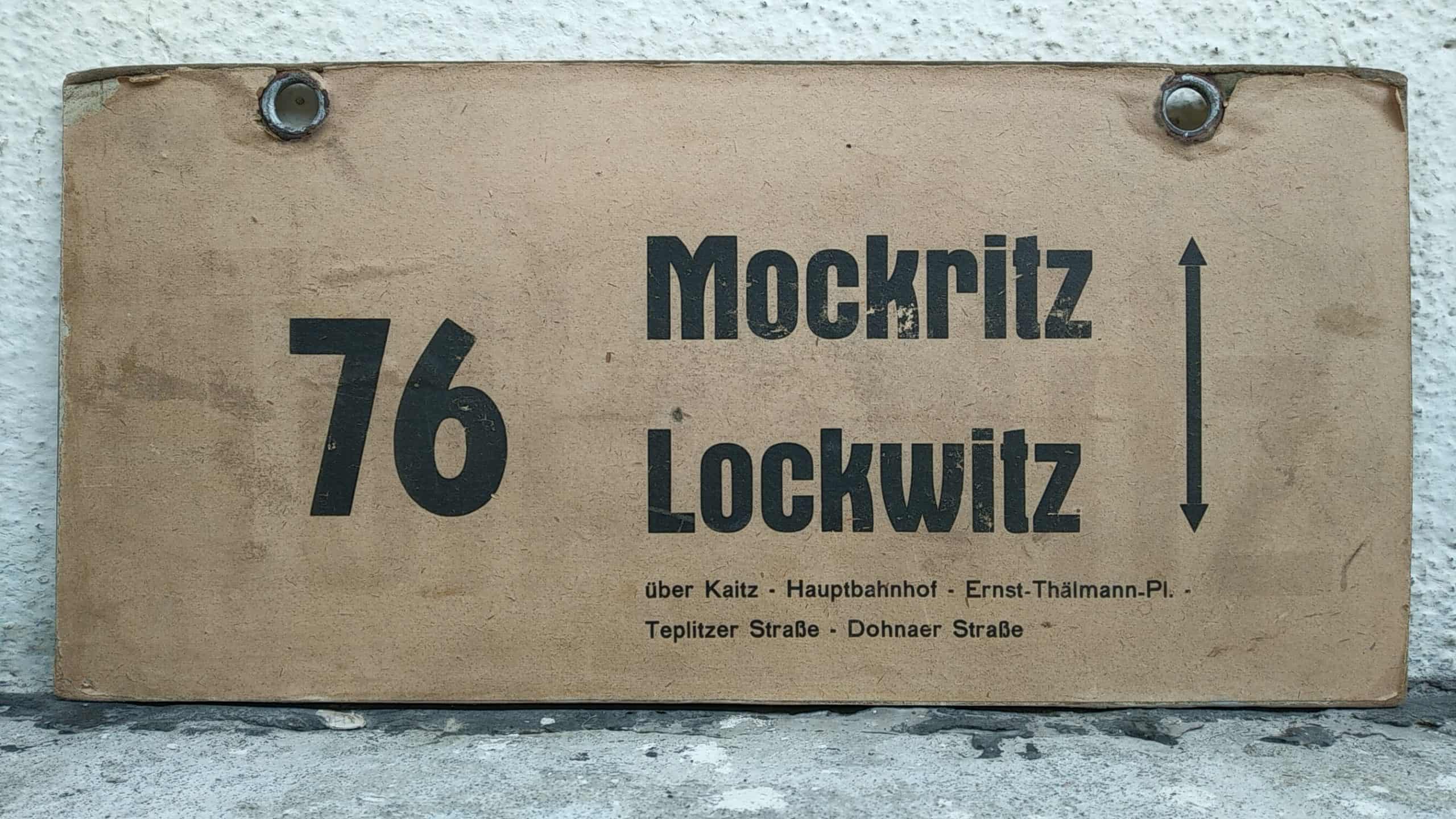Ein seltenes Bus-Linienschild aus Dresden der Linie 76 von Mockritz nach Lockwitz #1