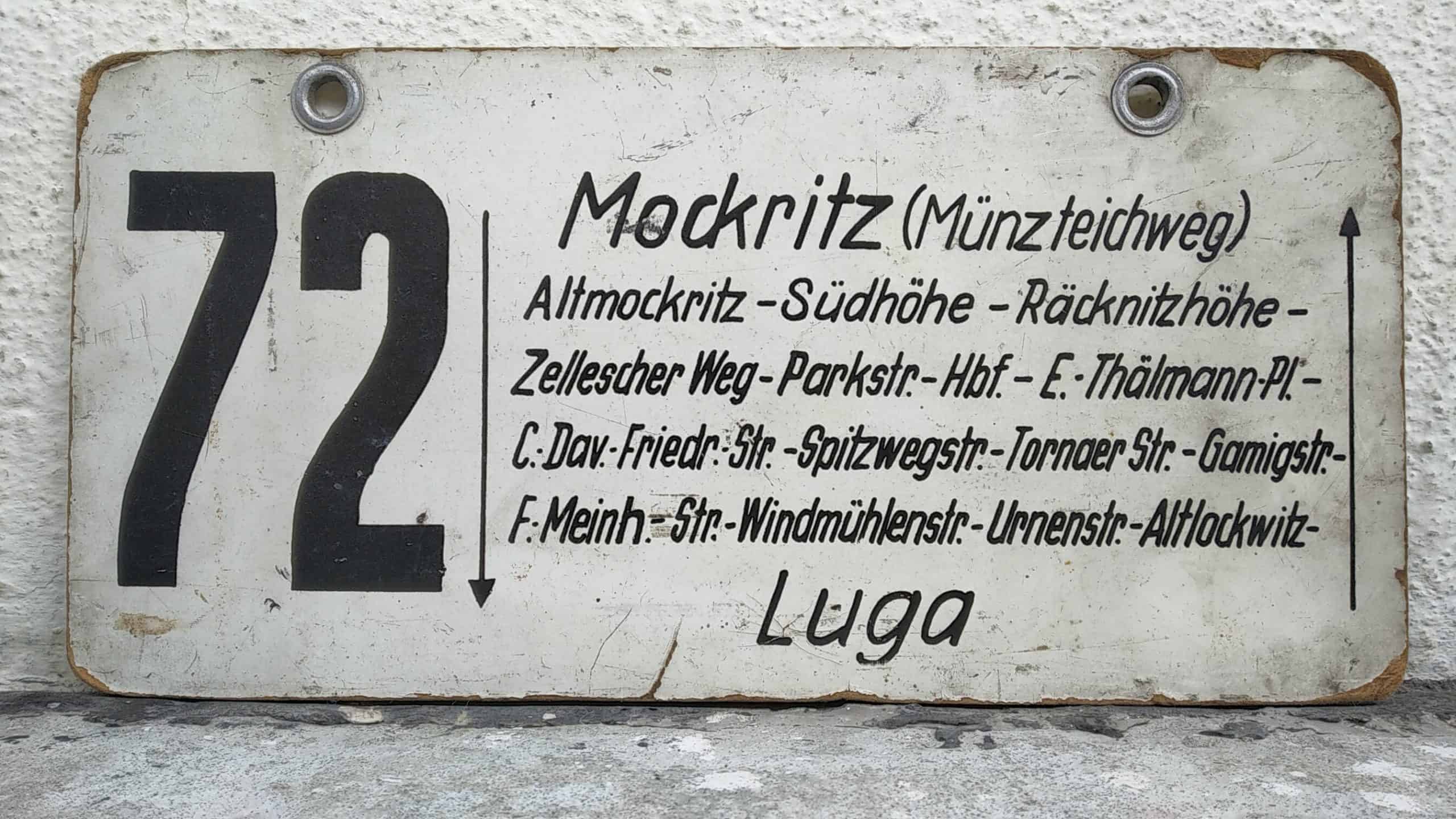 Ein seltenes Bus-Linienschild aus Dresden der Linie 72 von Mockritz nach Luga #1