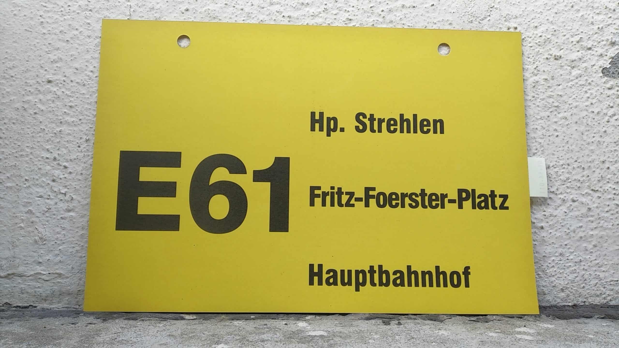 Ein seltenes Bus-Linienschild aus Dresden der Linie E61 von Hp. Strehlen nach Hauptbahnhof #2