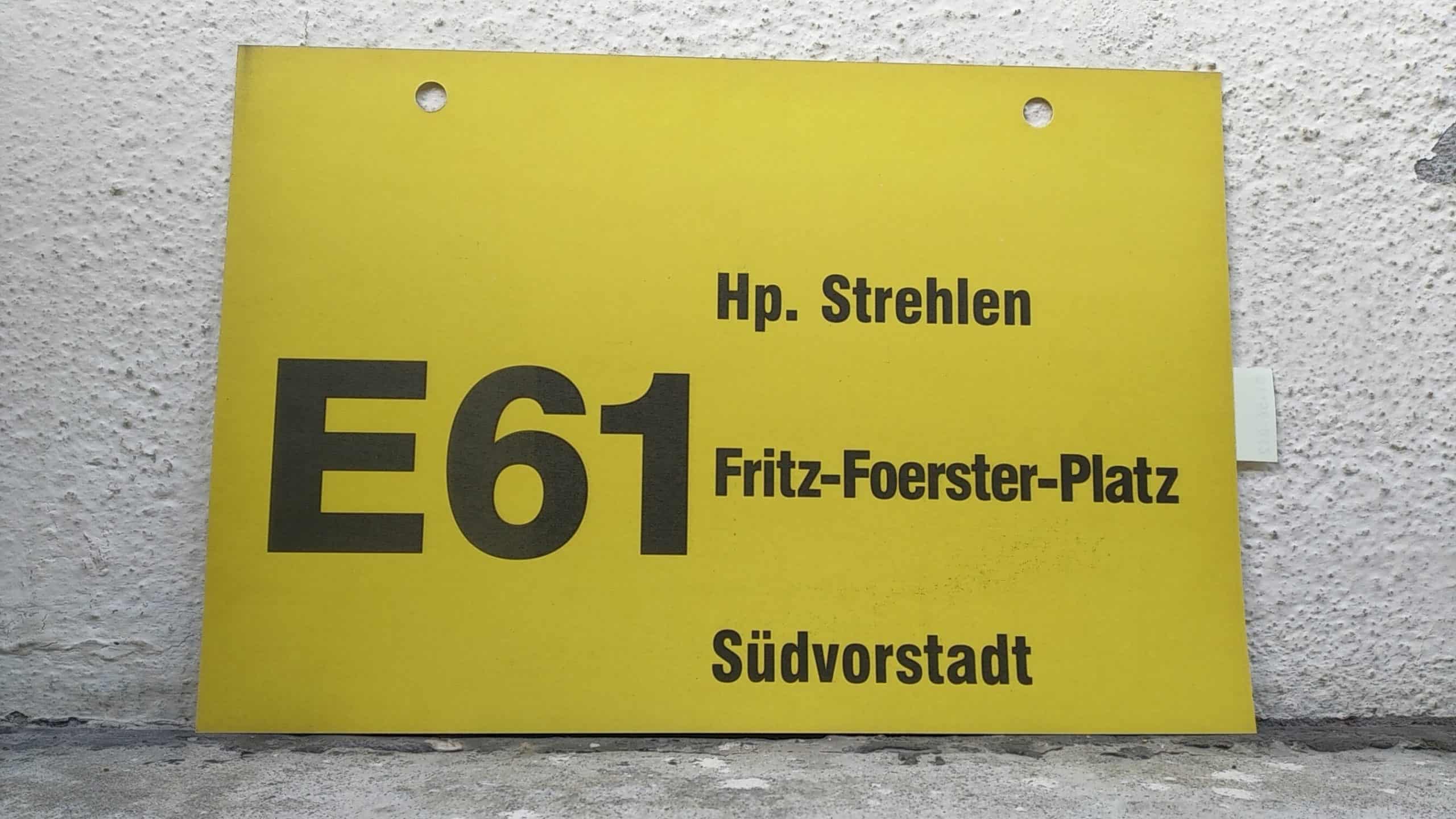 Ein seltenes Bus-Linienschild aus Dresden der Linie E61 von Hp. Strehlen nach Südvorstadt #1