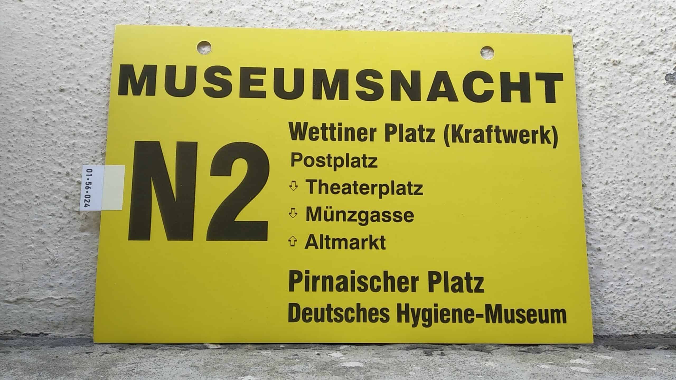 Ein seltenes Bus-Linienschild aus Dresden, anläßlich MUSEUMSNACHT N2  Wettiner Platz Kraftwerk - Deutsches Hygiene-Museum