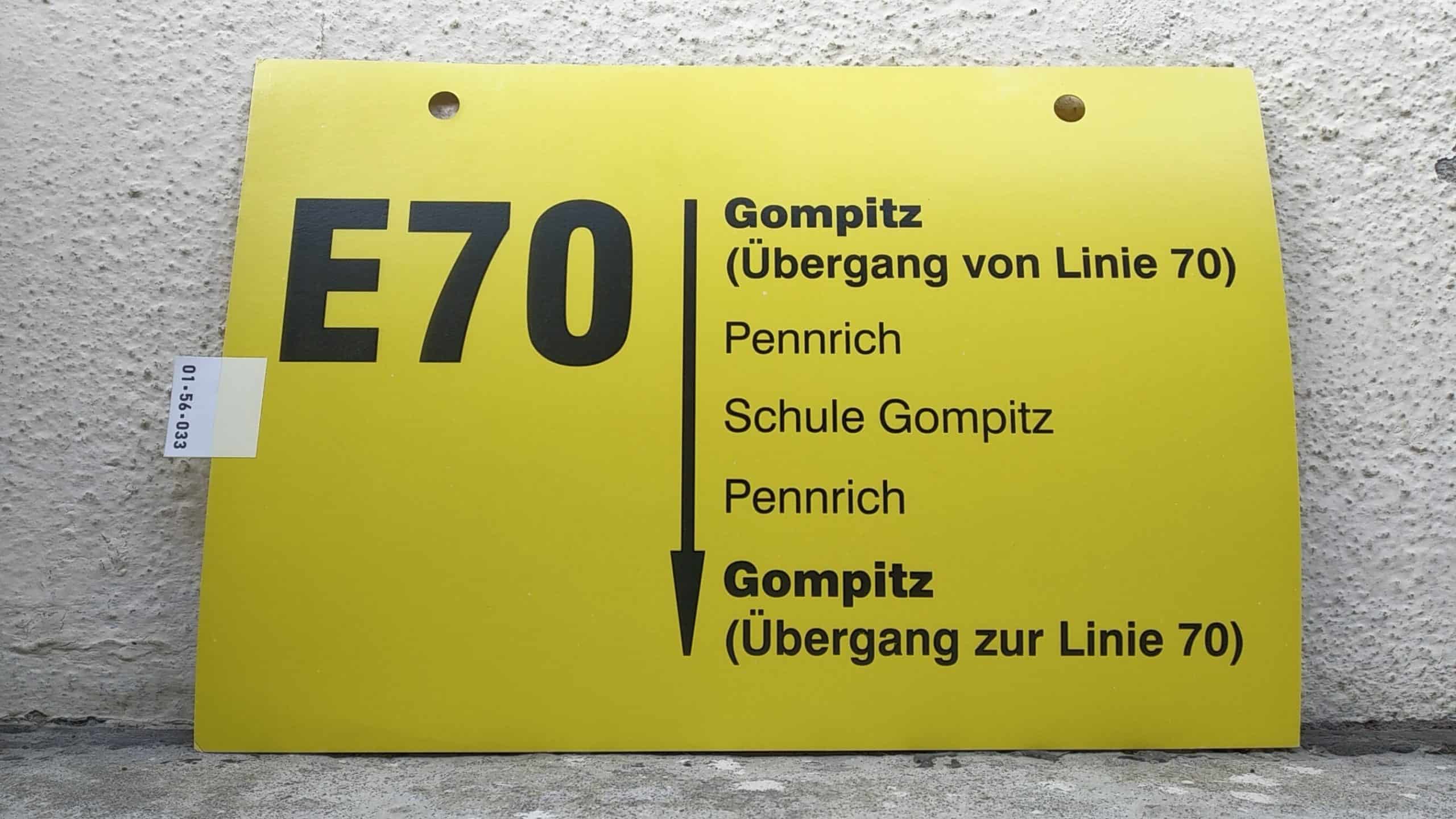 Ein seltenes Bus-Linienschild aus Dresden der Linie E70 von Gompitz (Übergang von Linie 70) nach Gompitz (Übergang zur Linie 70)
