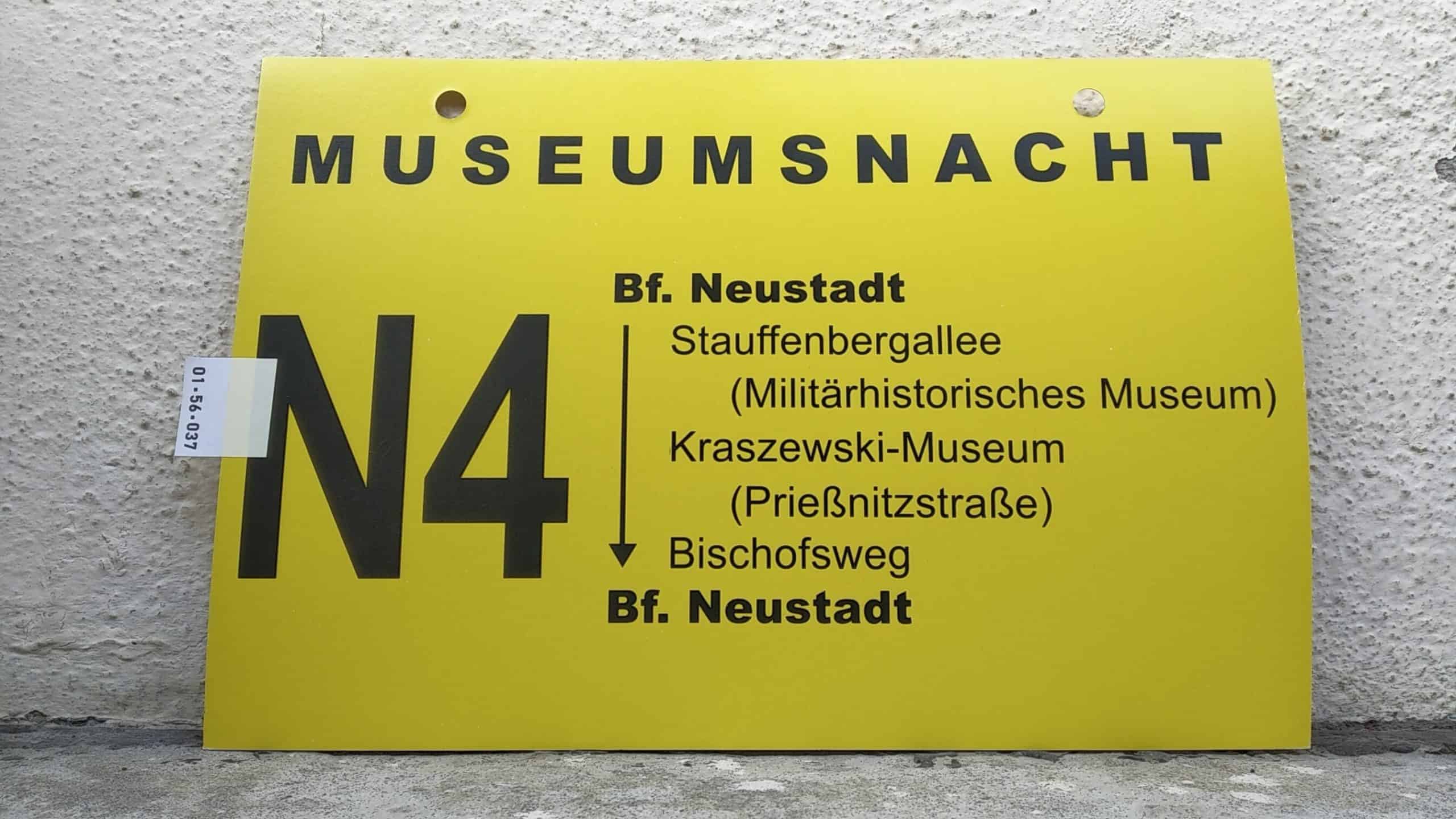 Ein seltenes Bus-Linienschild aus Dresden, anläßlich MUSEUMSNACHT N4 Bf. Neustadt - Bf. Neustadt