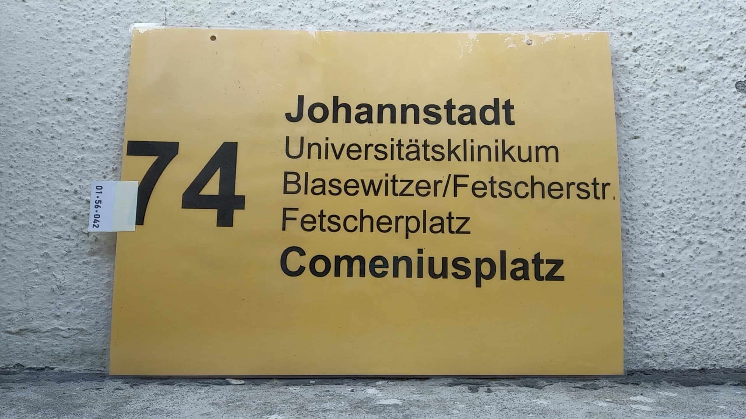 Ein seltenes Bus-Linienschild aus Dresden der Linie 74 von Johannstadt nach Comeniusplatz