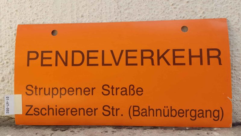 PENDELVERKEHR Strup­pener Straße – Zschie­rener Str. (Bahn­über­gang)