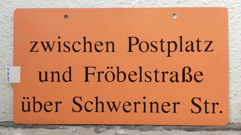 zwischen Postplatz und Frö­bel­straße über Schwe­riner Str.