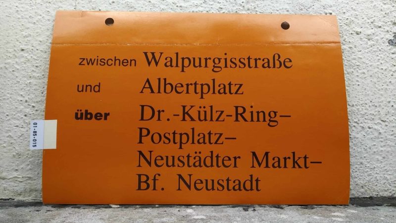zwischen Wal­pur­gis­straße und Albert­platz über Dr.-Külz-Ring- Postplatz- Neu­städter Markt- Bf. Neustadt