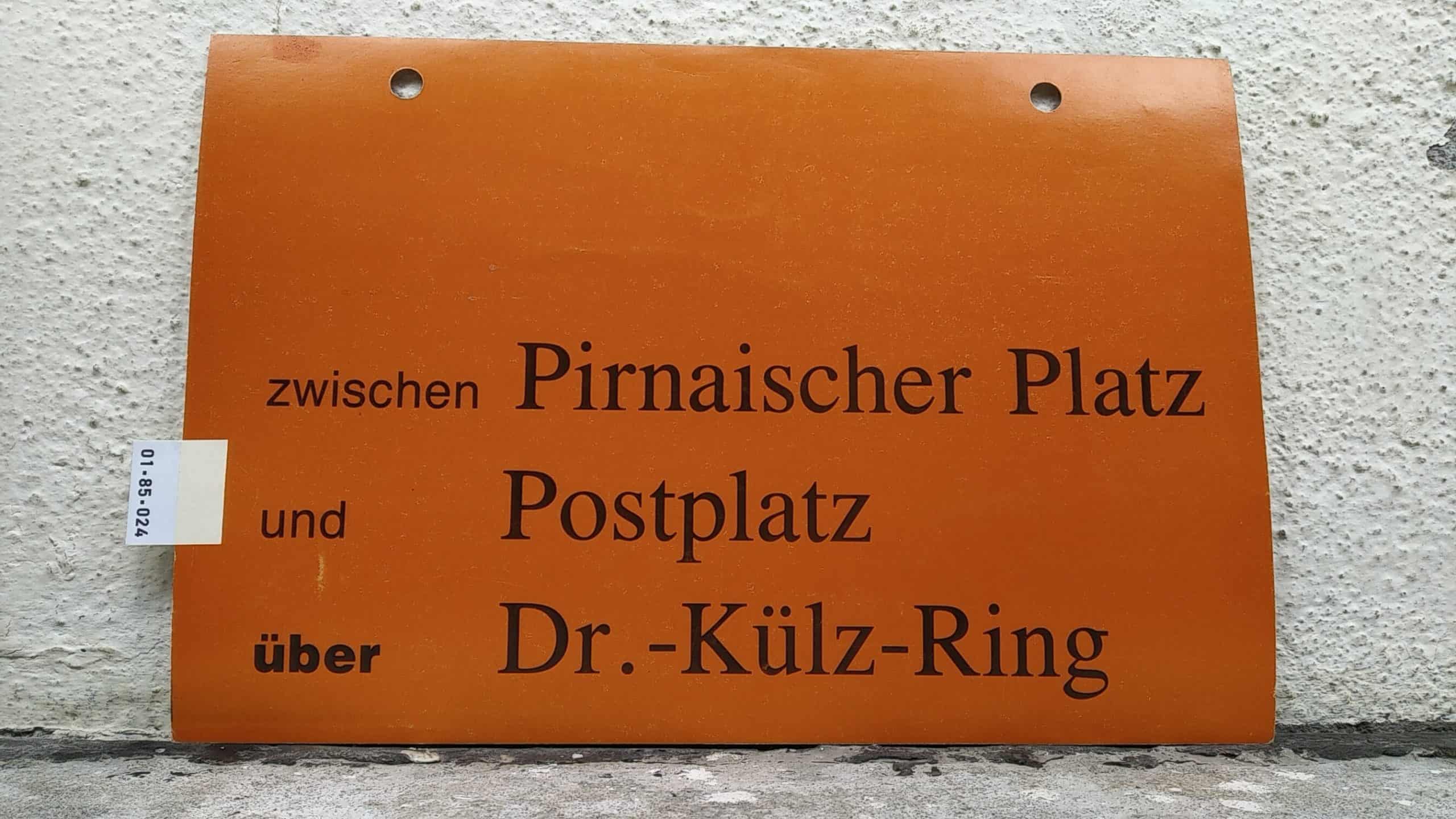 Ein seltenes Straßenbahn-Umleitungsschild aus Dresden: zwischen Pirnaischer Platz und Postplatz über Dr.-Külz-Ring