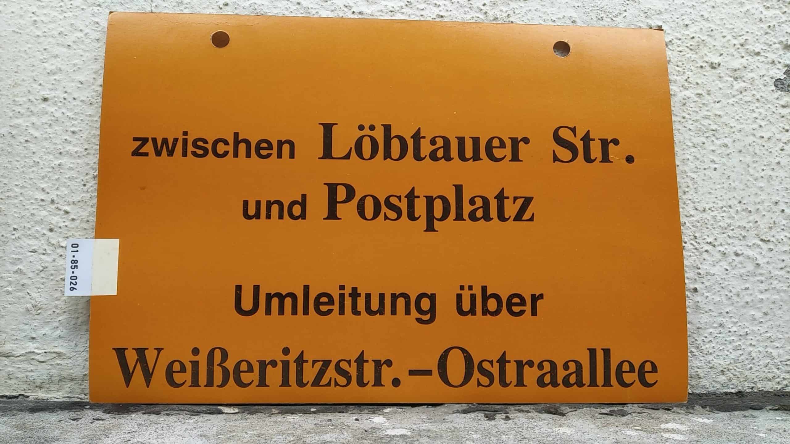 Ein seltenes Straßenbahn-Umleitungsschild aus Dresden: zwischen Löbtauer Str. und Postplatz Umleitung über Weißeritzstr.-Ostraallee #1