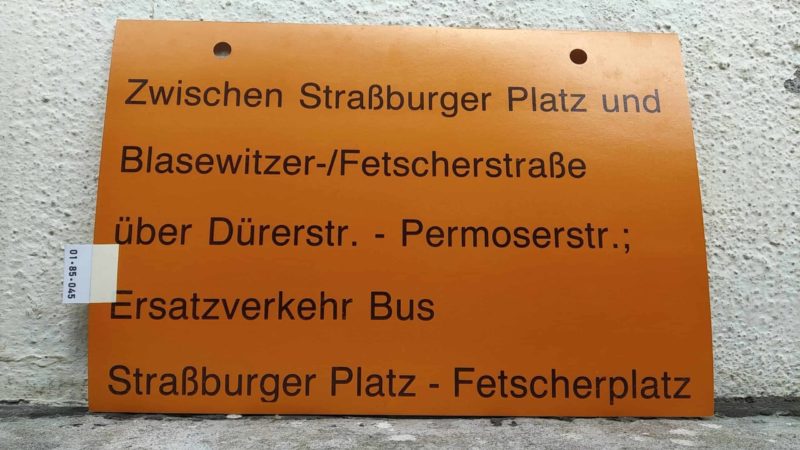 Zwischen Straß­burger Platz und Bla­se­witzer-/Fet­scher­straße über Dürerstr. – Per­mo­serstr.; Ersatz­ver­kehr Bus Straß­burger Platz – Fet­scher­platz