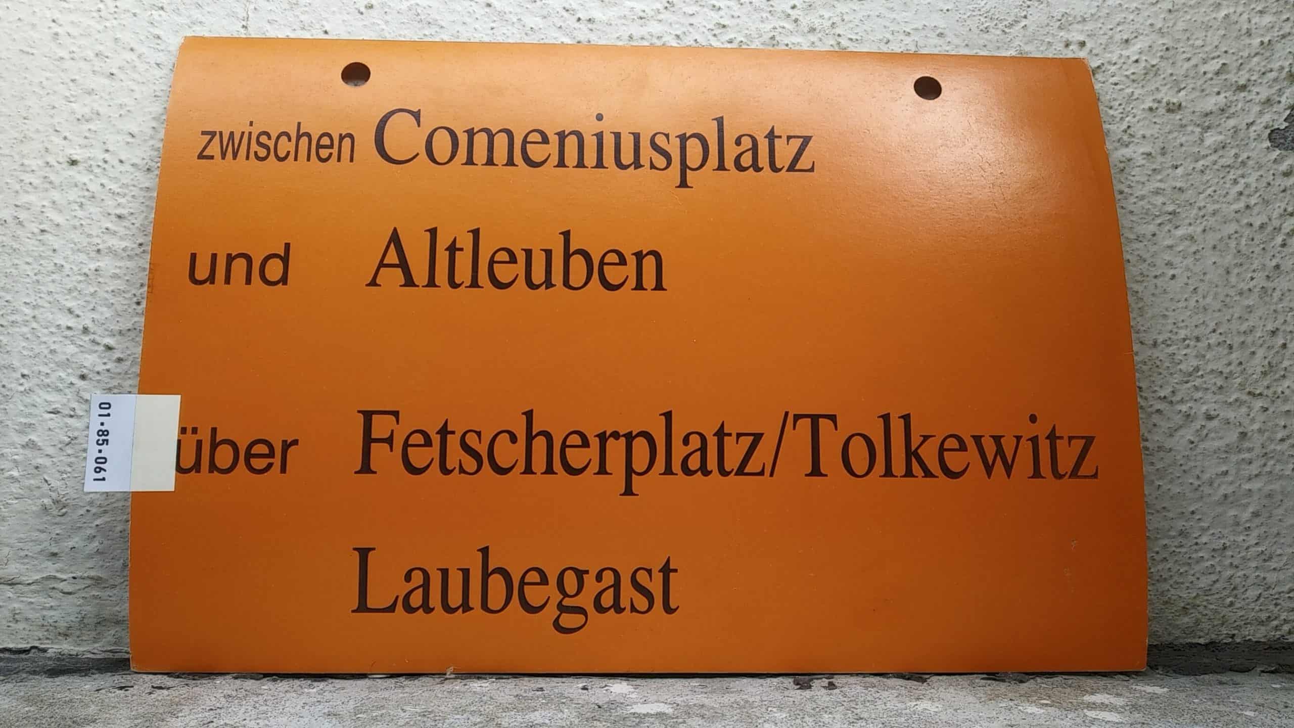 Ein seltenes Straßenbahn-Umleitungsschild aus Dresden: zwischen Comeniusplatz und Altleuben über Fetscherplatz/Tolkewitz Laubegast