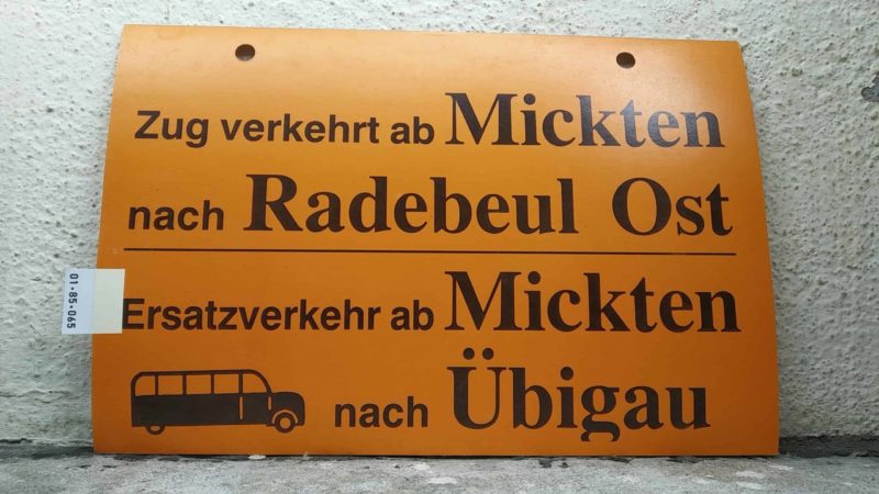 Zug verkehrt ab Mickten nach Radebeul Ost Ersatz­ver­kehr ab Mickten [Bus alt] nach Übigau