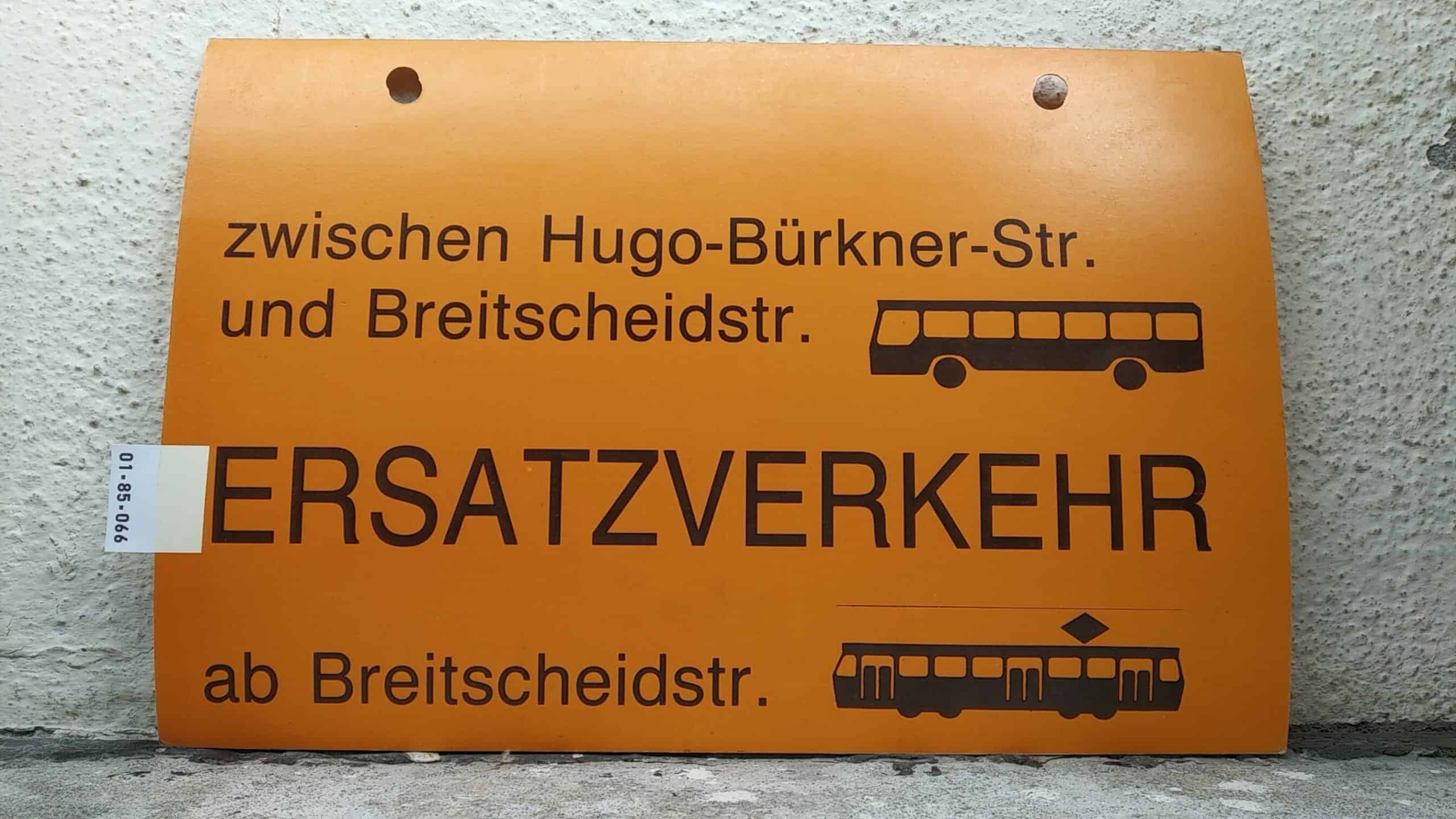 Ein seltenes Straßenbahn-Umleitungsschild aus Dresden: zwischen Hugo-Bürkner-Str. und Breitscheidstr. [Bus neu] ERSATZVERKEHR ab Breitscheidstr. [Tram neu]