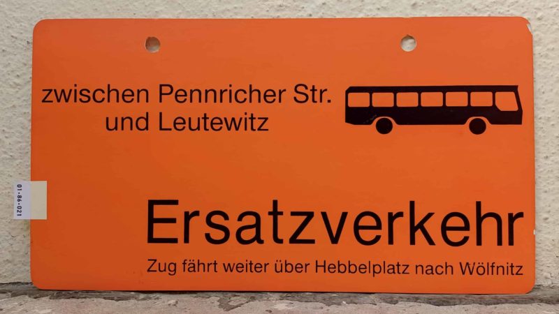zwischen Penn­ri­cher Str. und Leutewitz [Bus neu] Ersatz­ver­kehr Zug fährt weiter über Heb­bel­platz nach Wölfnitz